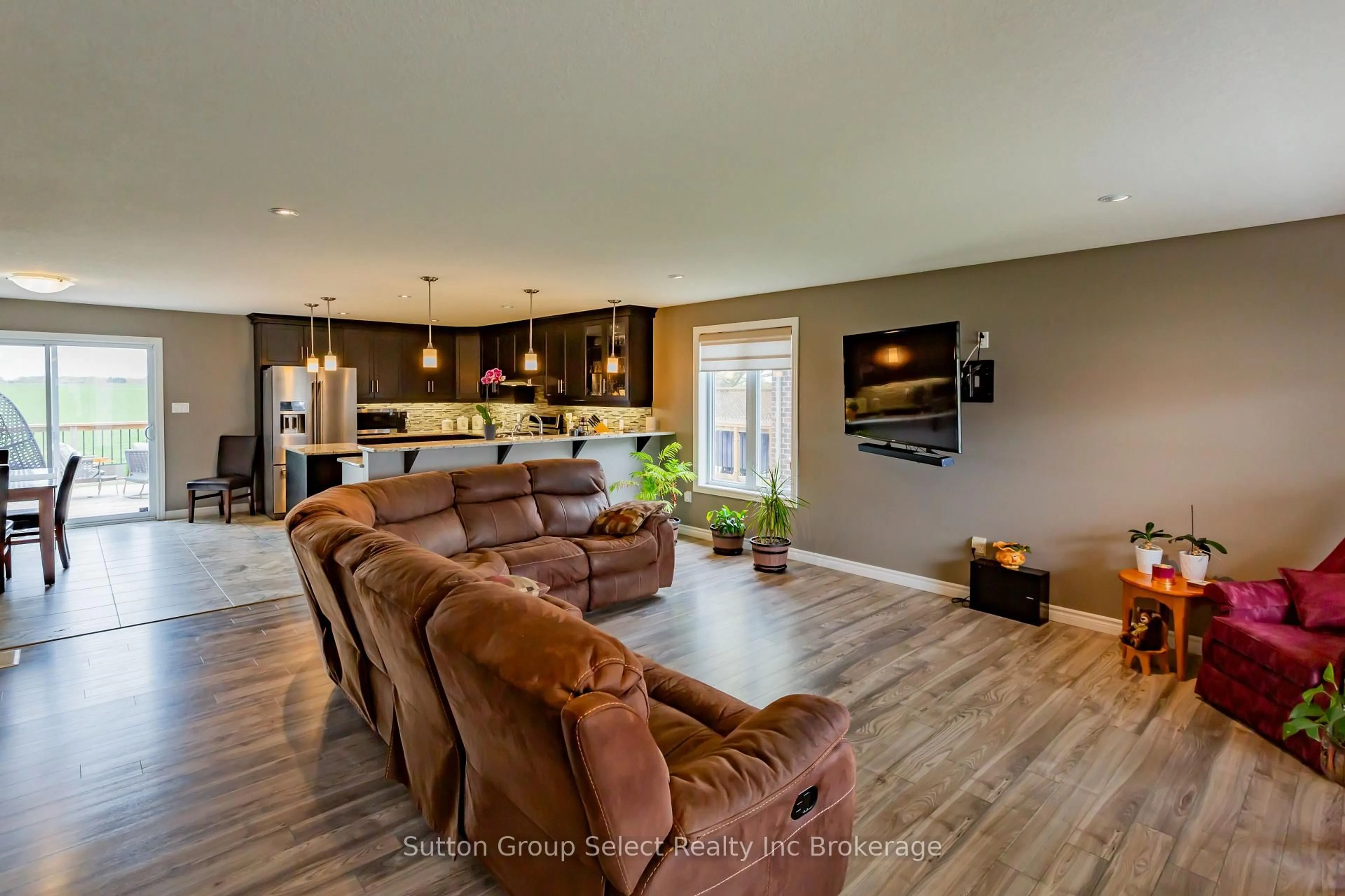Open concept kitchen, unknown for 86 Walker Rd, Ingersoll Ontario N5C 0A6