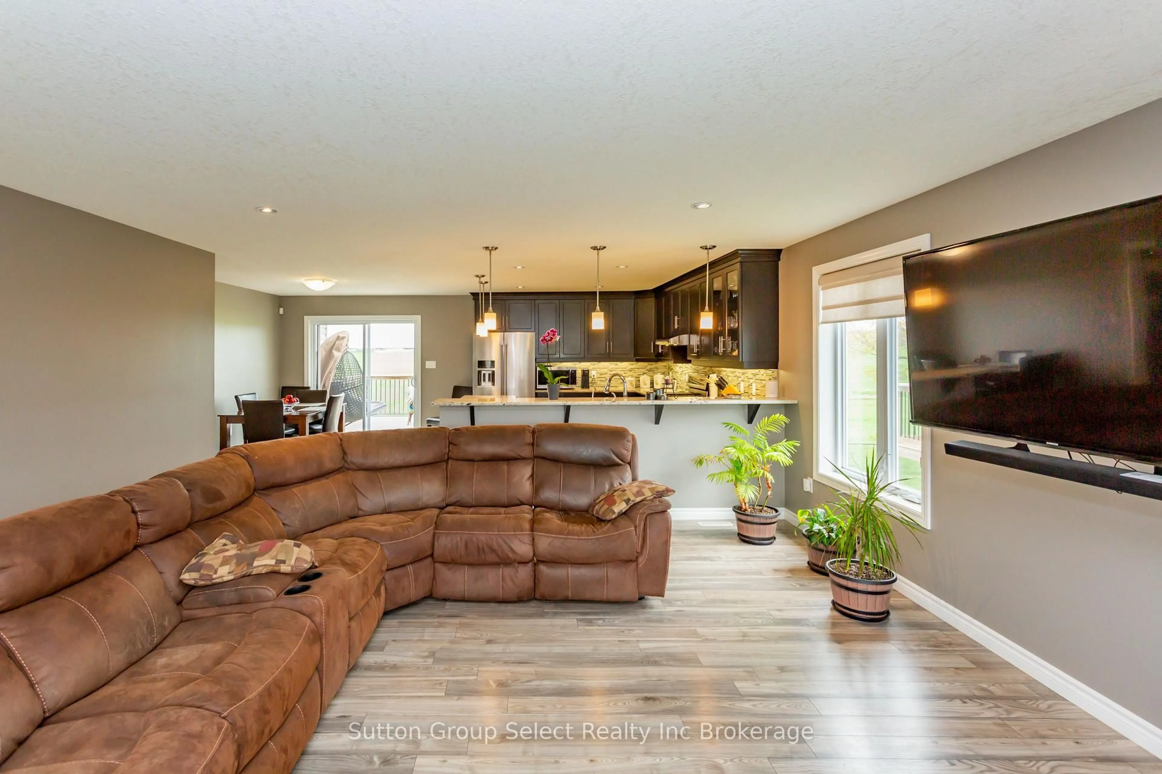 Living room with furniture, wood/laminate floor for 86 Walker Rd, Ingersoll Ontario N5C 0A6