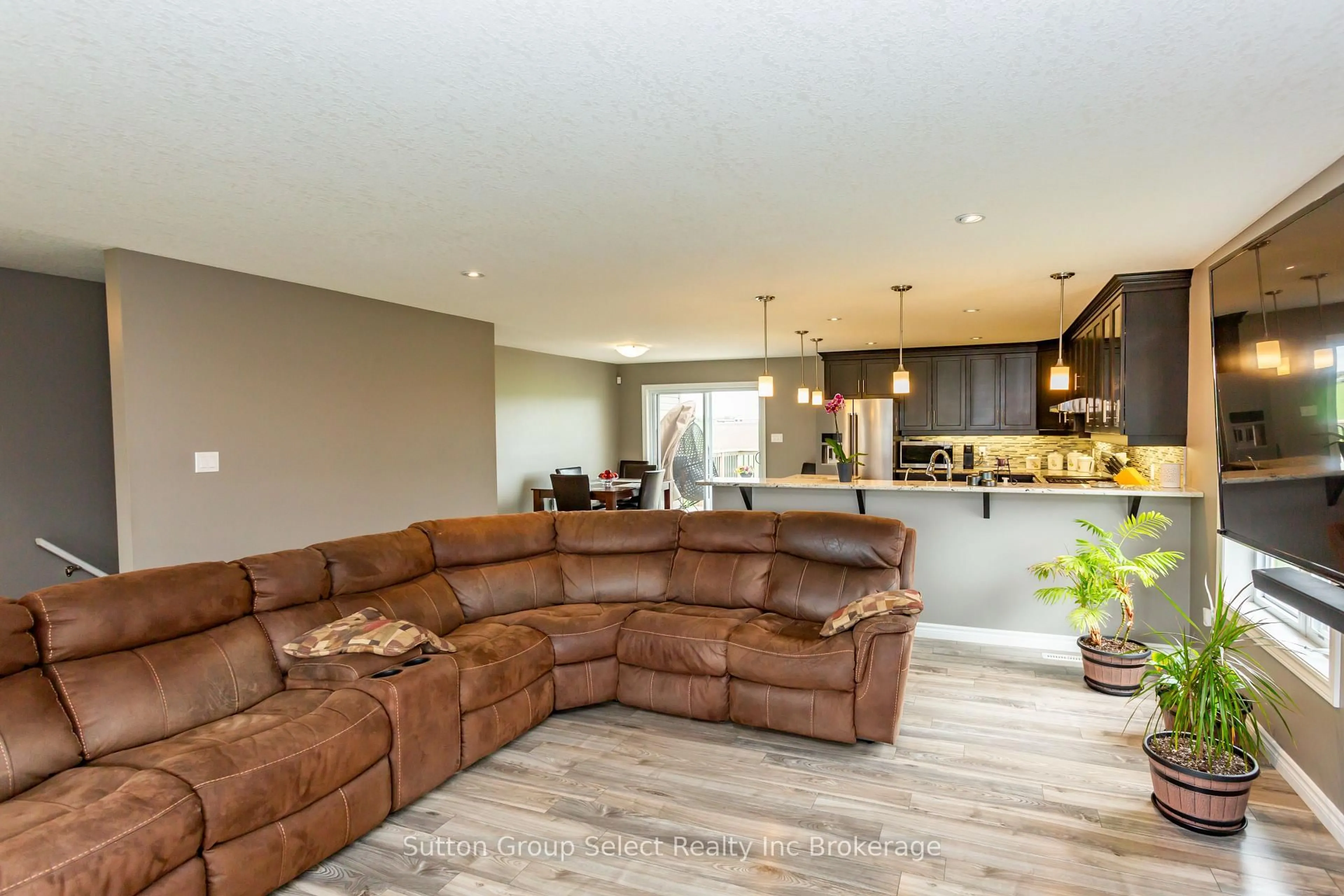 Living room with furniture, unknown for 86 Walker Rd, Ingersoll Ontario N5C 0A6