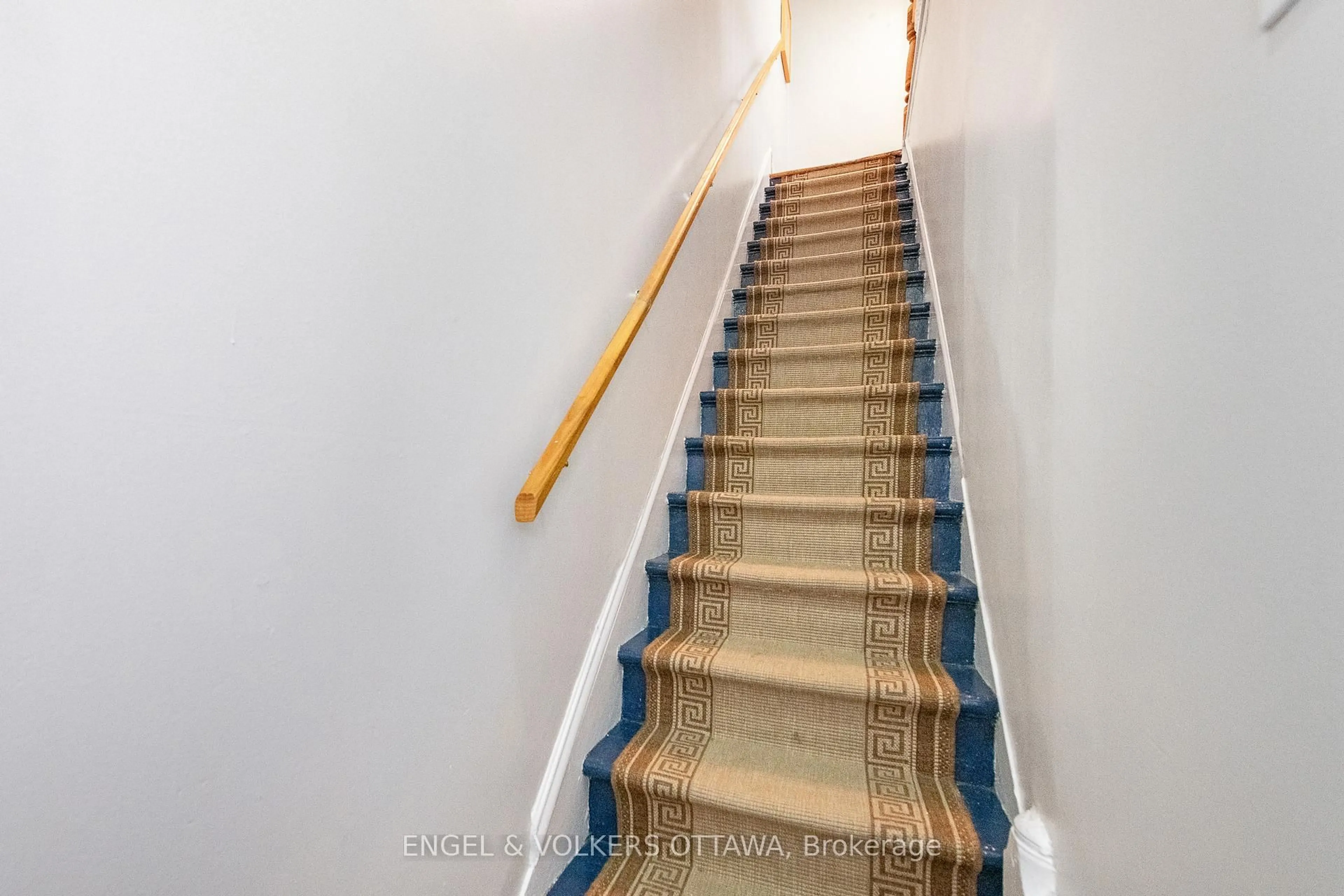 Stairs for 230 Percy St, Ottawa Ontario K1R 6G3