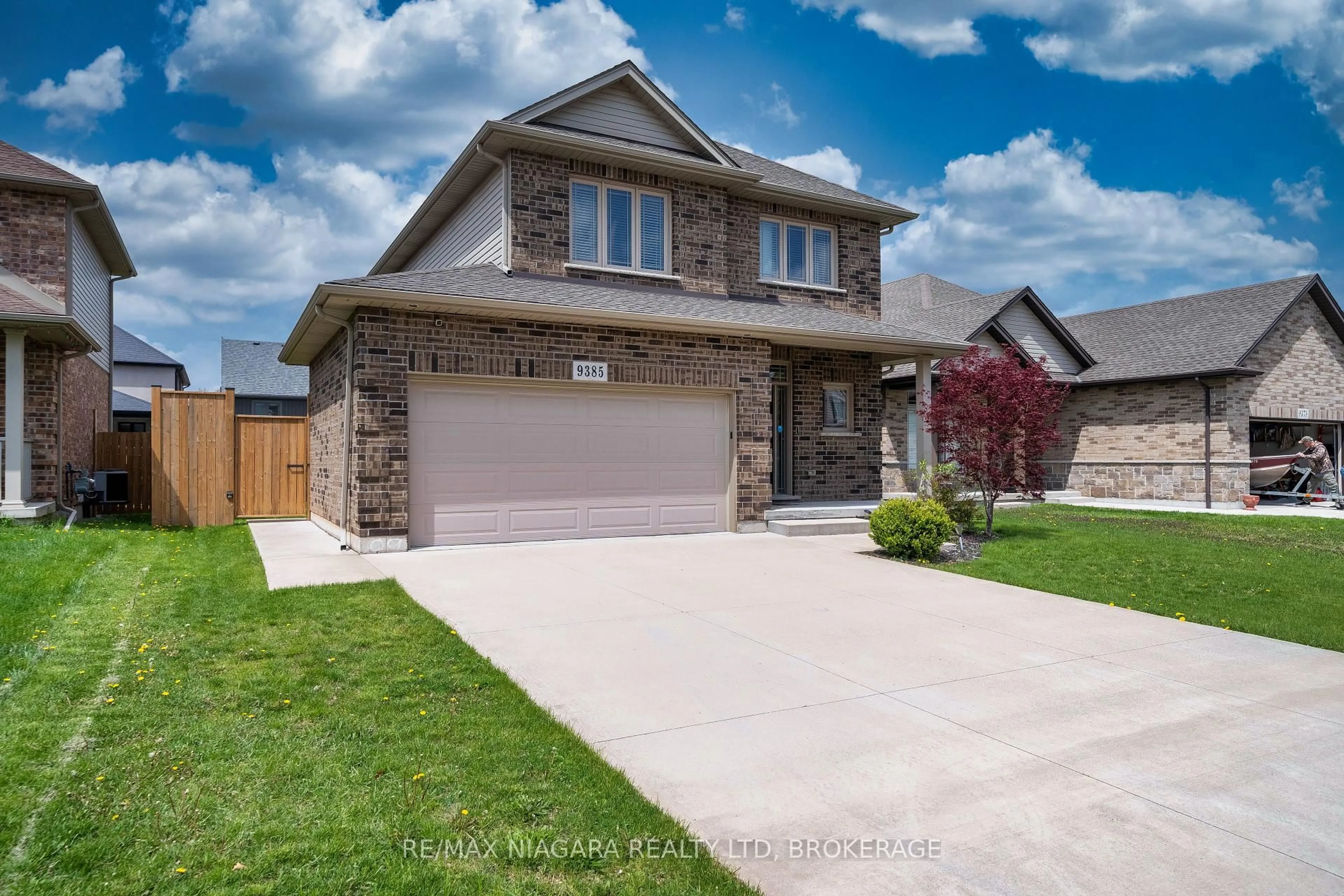 Home with brick exterior material, street for 9385 Eagle Ridge Dr, Niagara Falls Ontario L2H 0G3