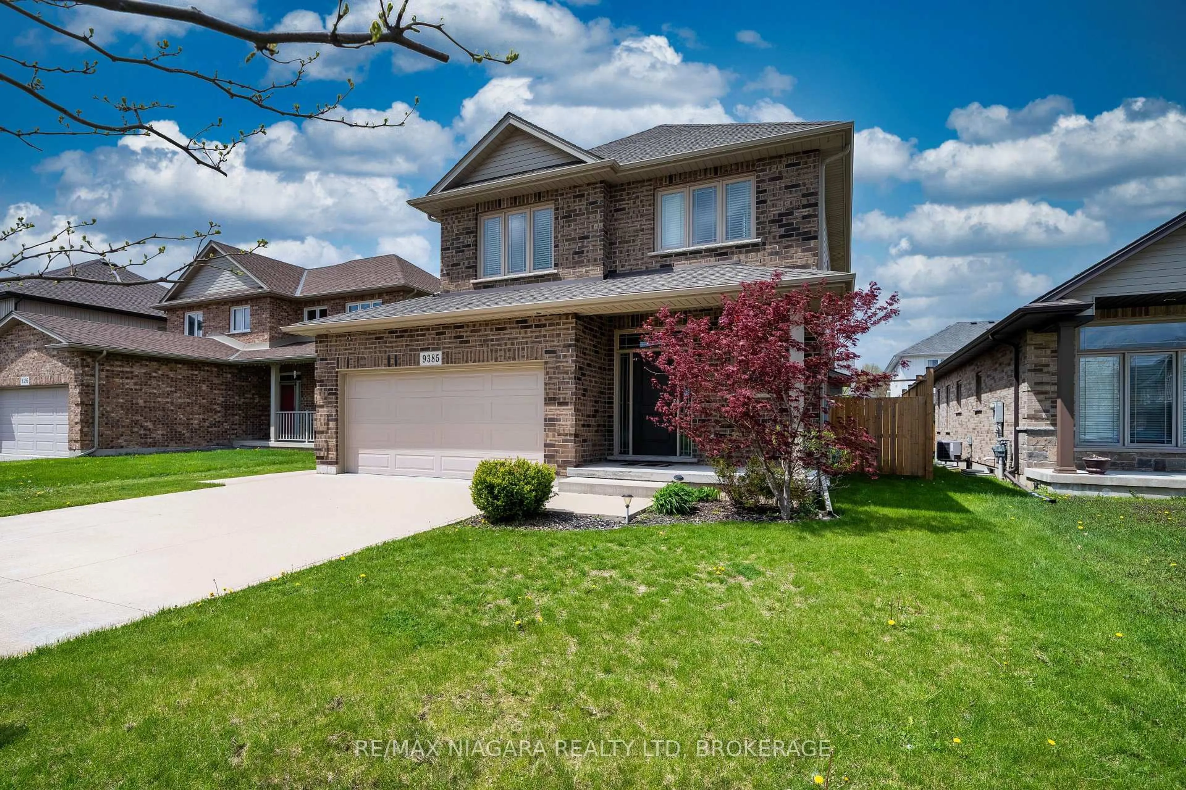 Home with brick exterior material, street for 9385 Eagle Ridge Dr, Niagara Falls Ontario L2H 0G3