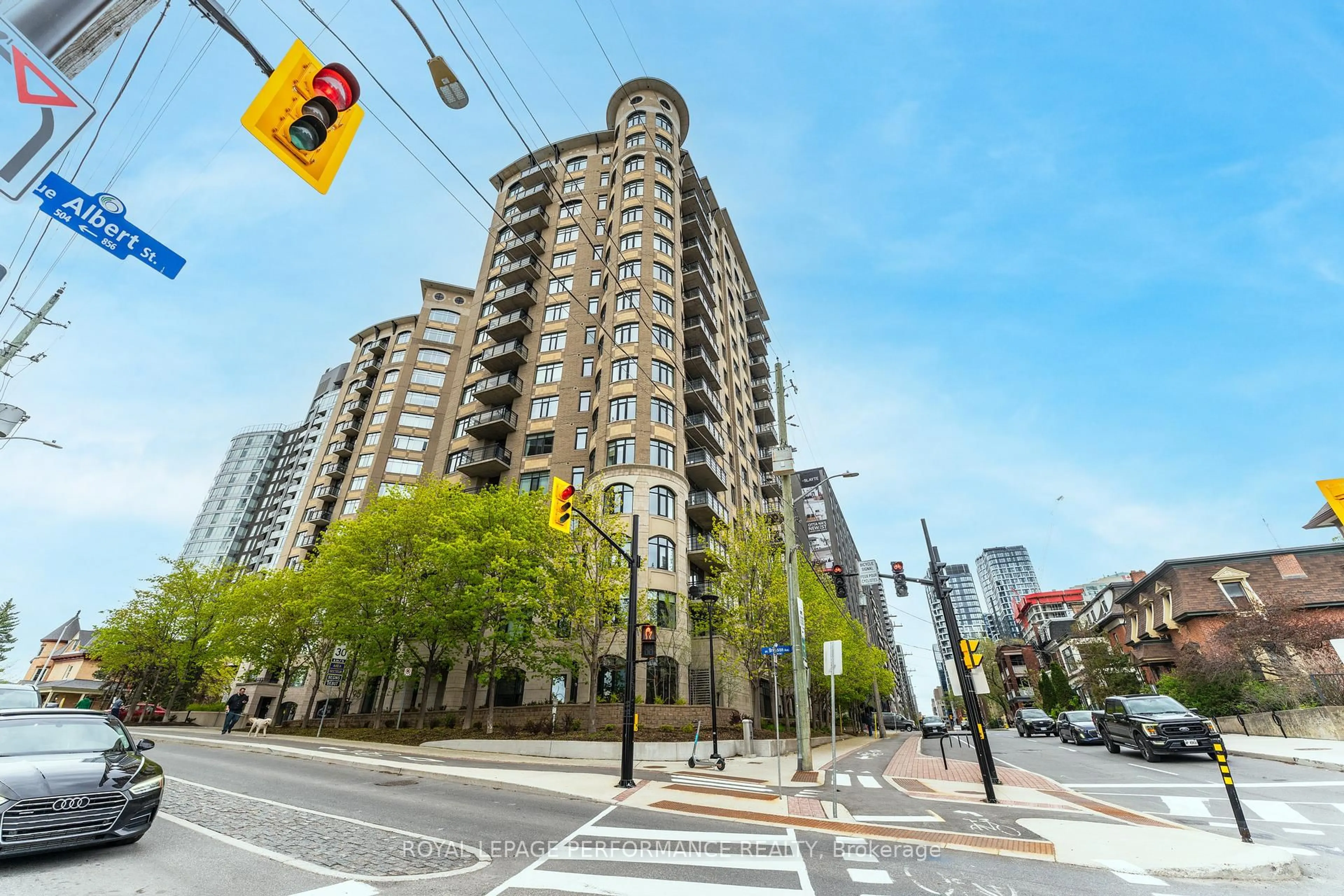 Patio, street for 95 Bronson Ave #1006, Ottawa Ontario K1R 1E2