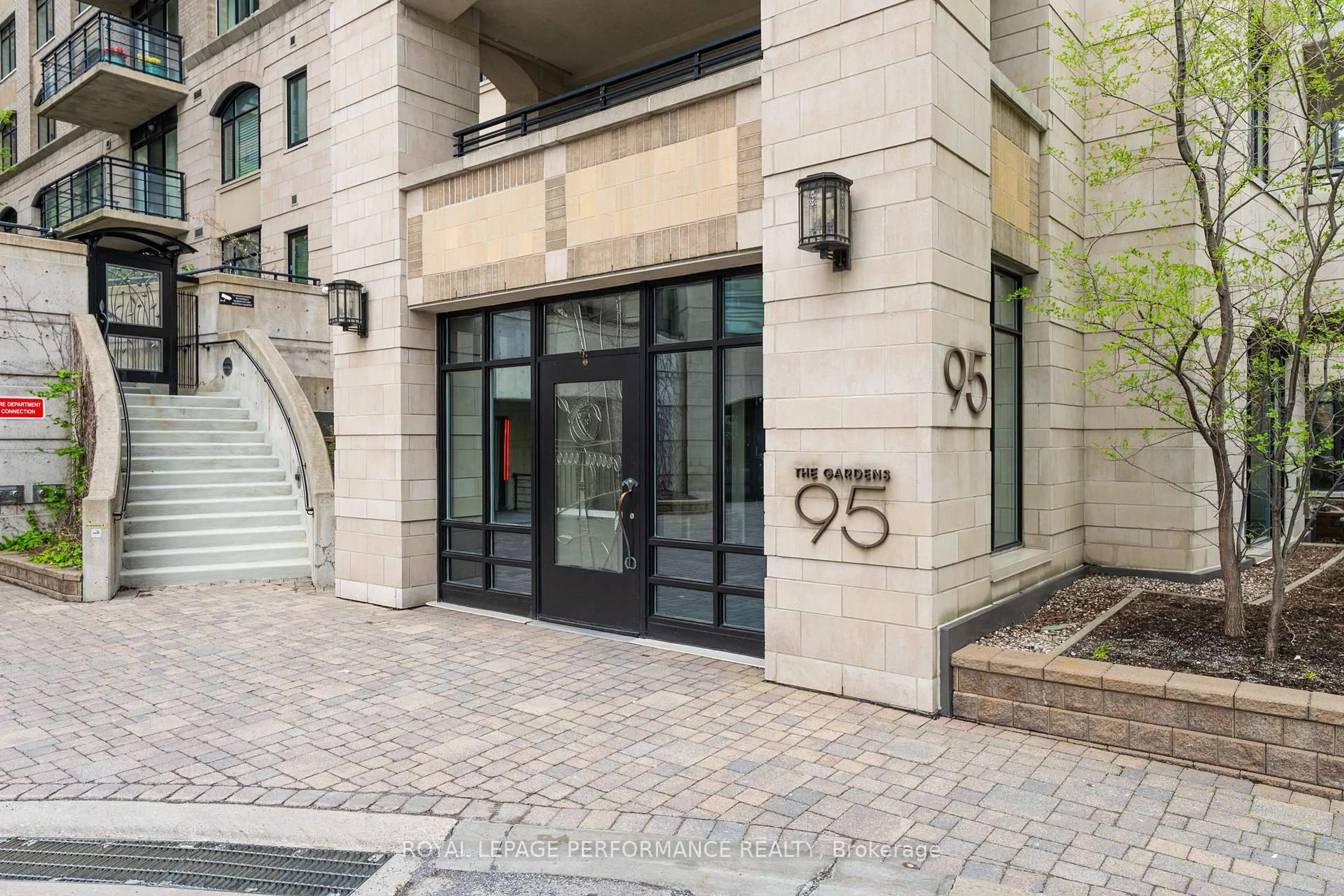Indoor foyer for 95 Bronson Ave #1006, Ottawa Ontario K1R 1E2