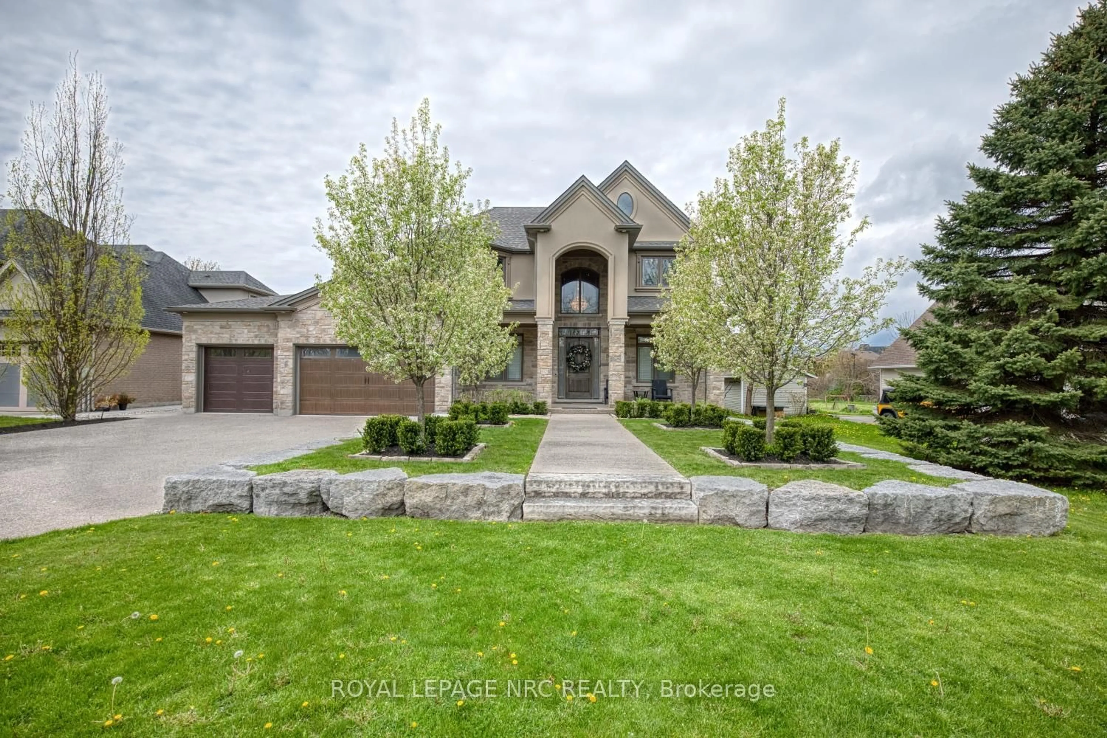 Home with brick exterior material, street for 294 Tanbark Rd, Niagara-on-the-Lake Ontario L0S 1J0