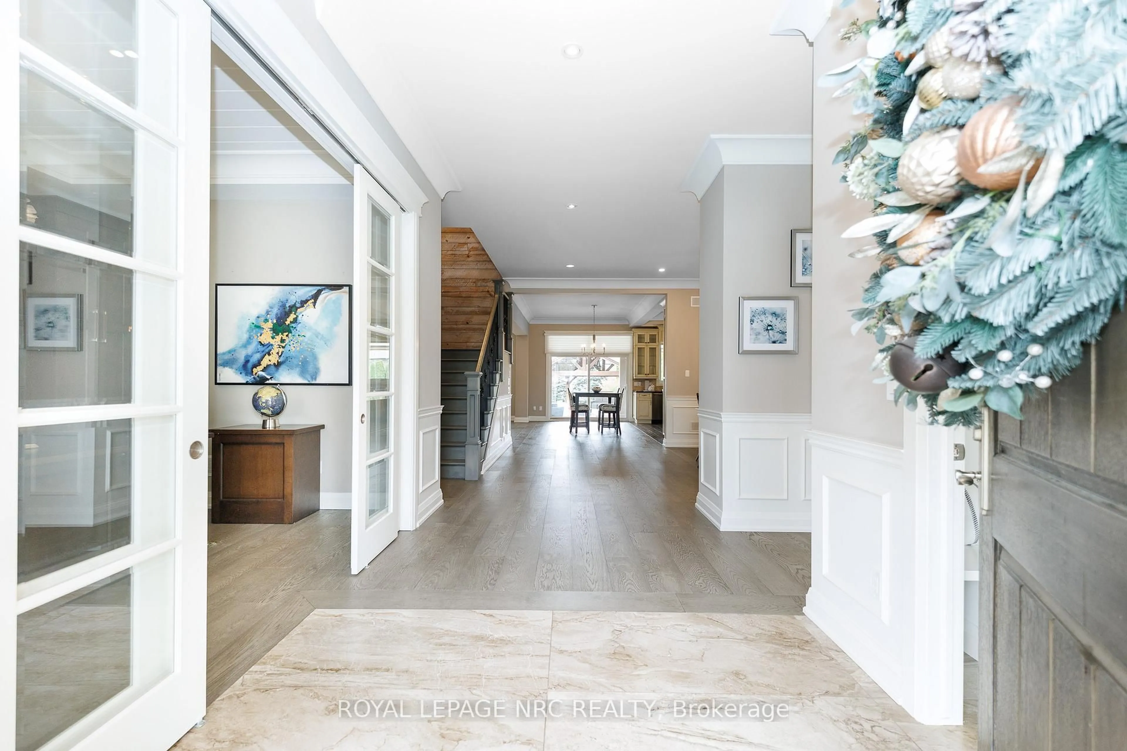 Indoor foyer for 294 Tanbark Rd, Niagara-on-the-Lake Ontario L0S 1J0
