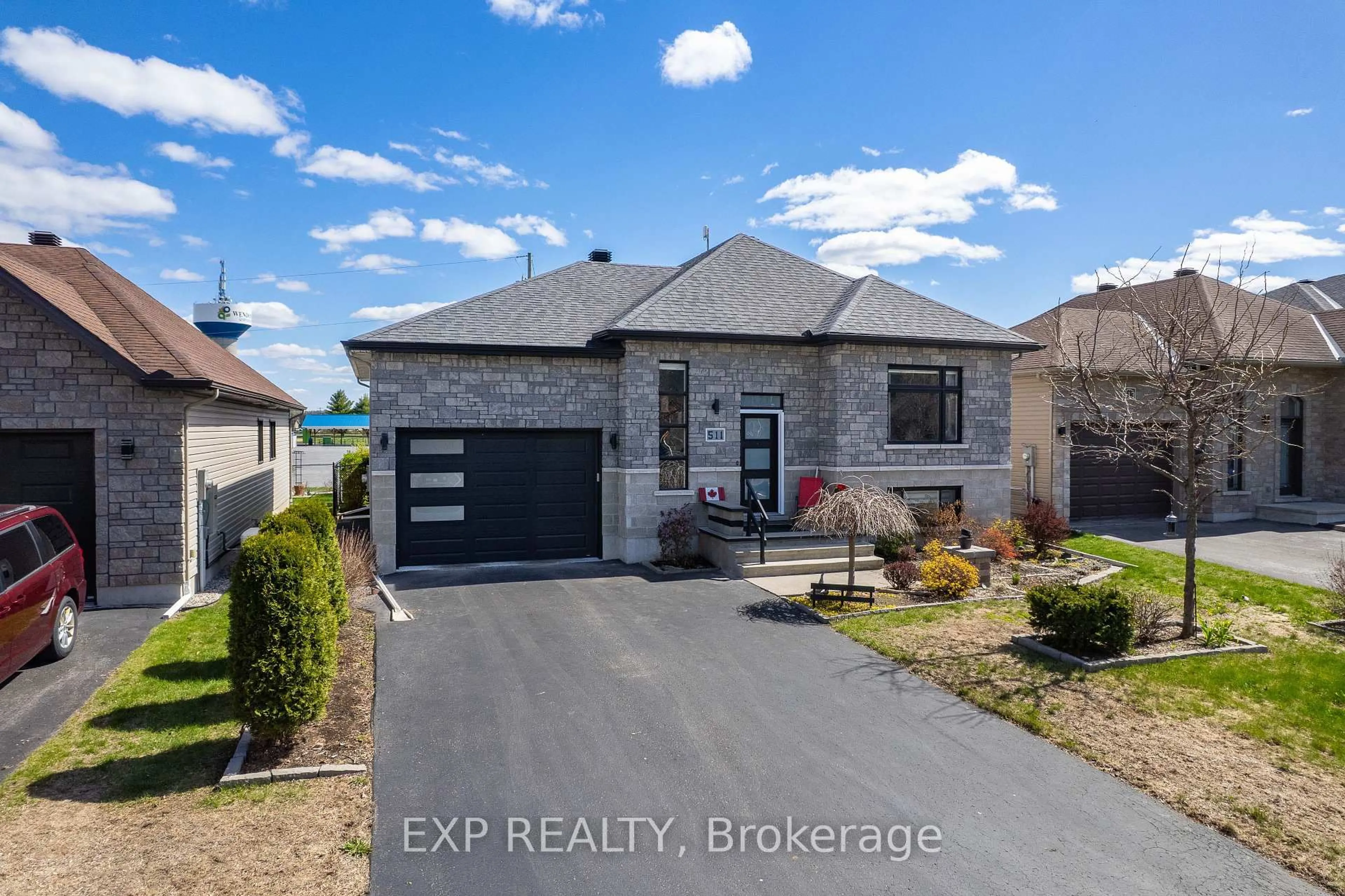 A pic from outside/outdoor area/front of a property/back of a property/a pic from drone, street for 511 Francois St, Alfred and Plantagenet Ontario K0A 3K0