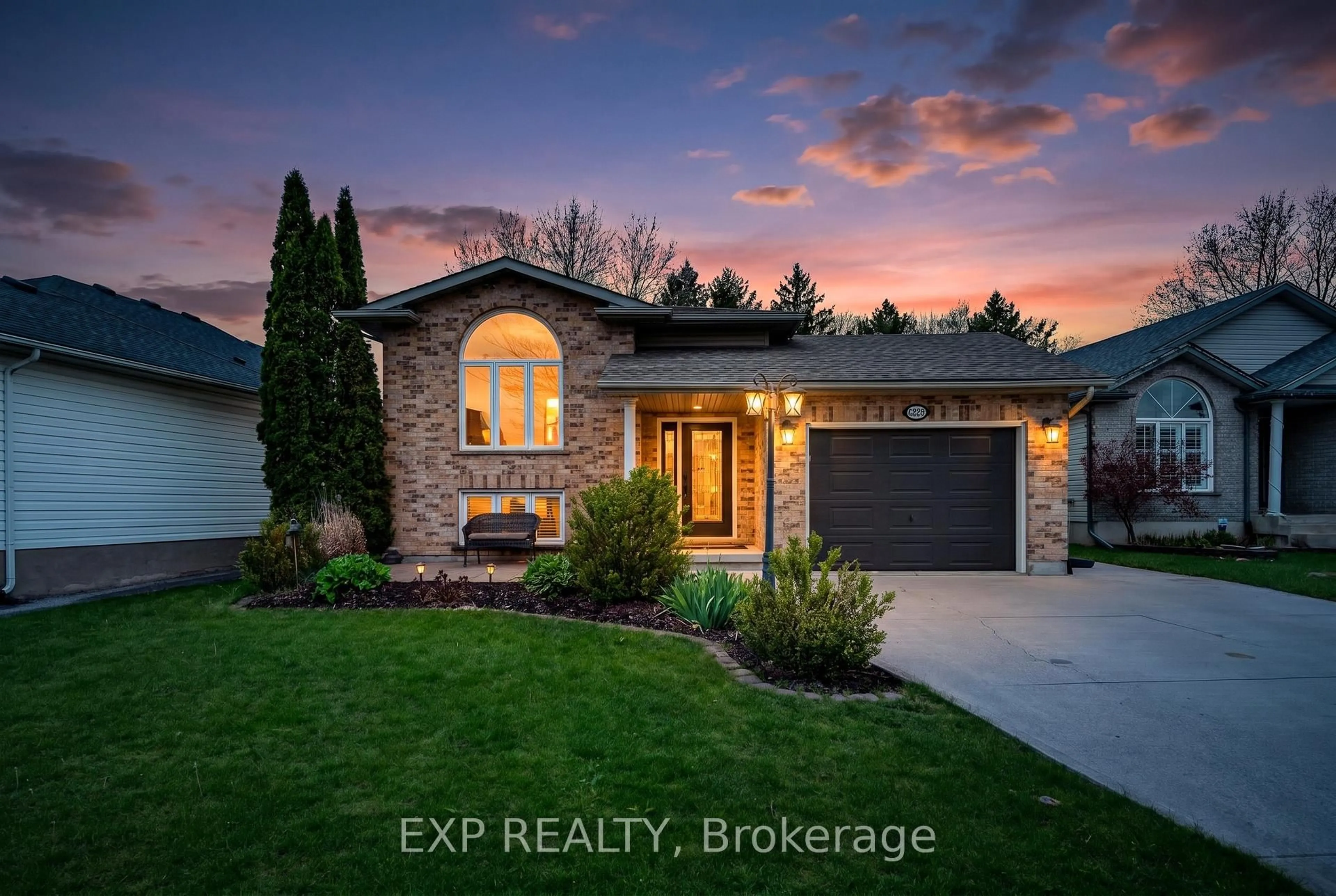 Home with brick exterior material, street for 7789 ASCOT Circ, Niagara Falls Ontario L2H 3H1