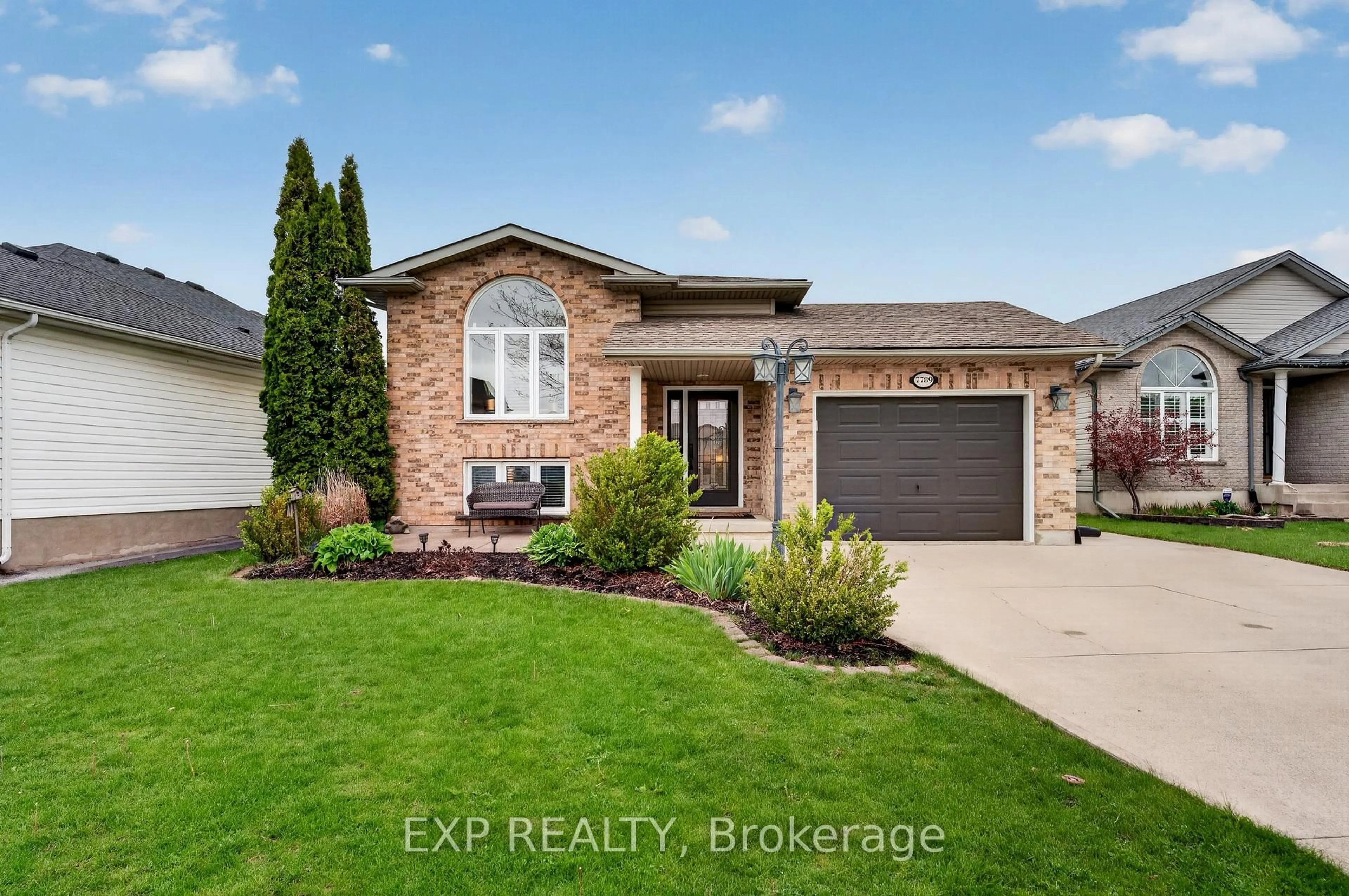 Home with brick exterior material, street for 7789 ASCOT Circ, Niagara Falls Ontario L2H 3H1