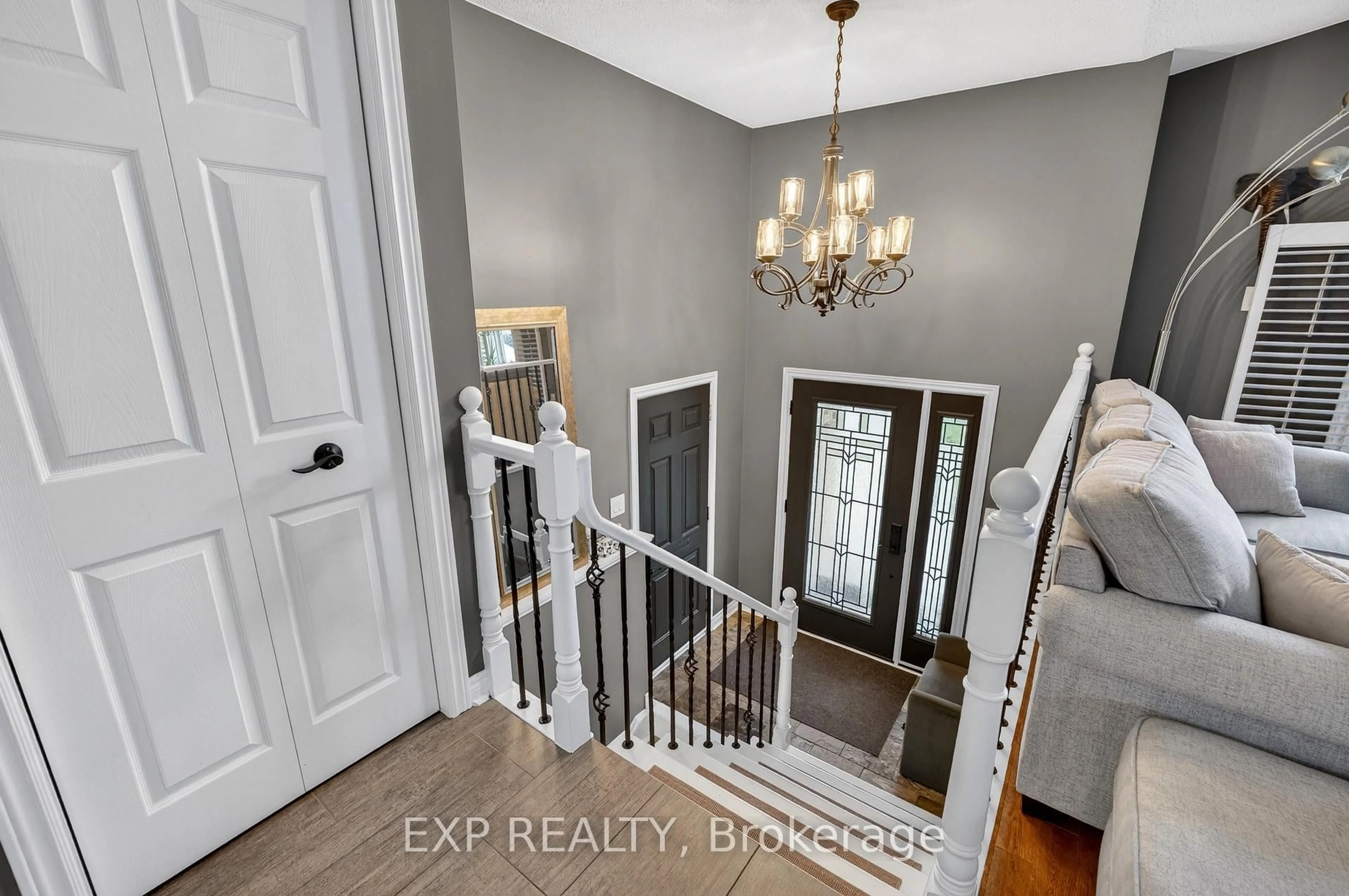 Indoor entryway for 7789 ASCOT Circ, Niagara Falls Ontario L2H 3H1