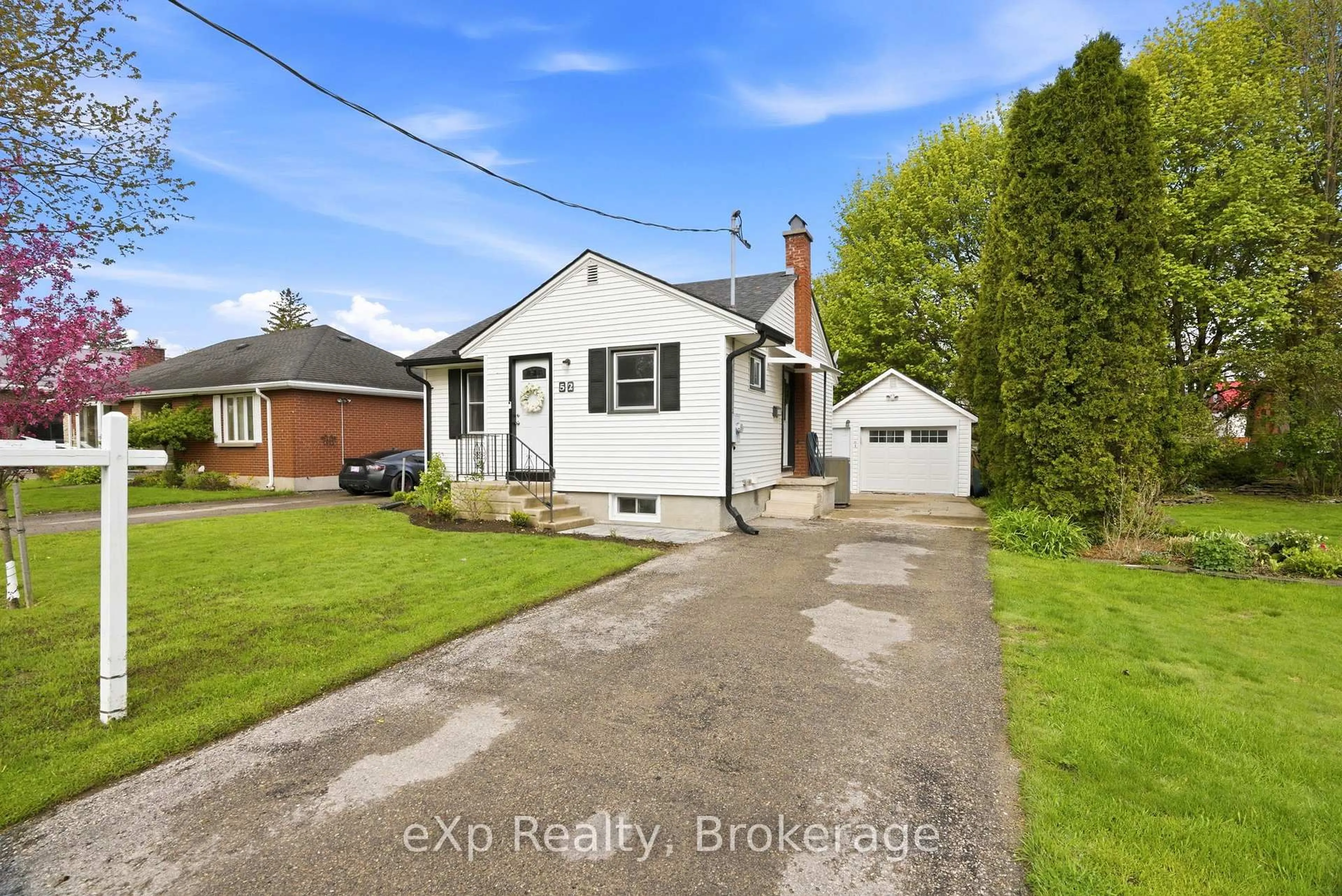 A pic from outside/outdoor area/front of a property/back of a property/a pic from drone, street for 52 Avondale Ave, Stratford Ontario N5A 6M4