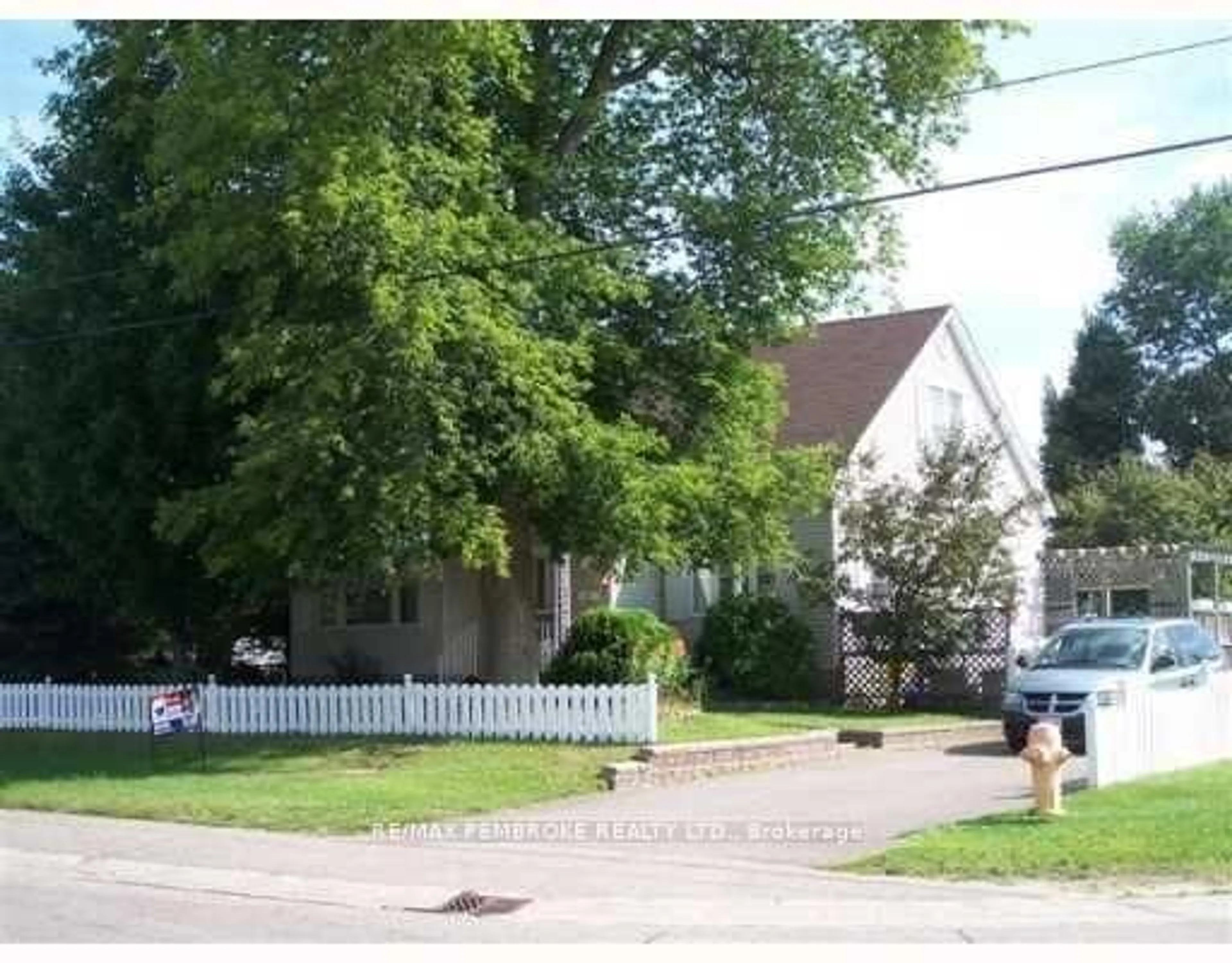 Blurry image for 12 Doran Rd, Petawawa Ontario K8H 1P5
