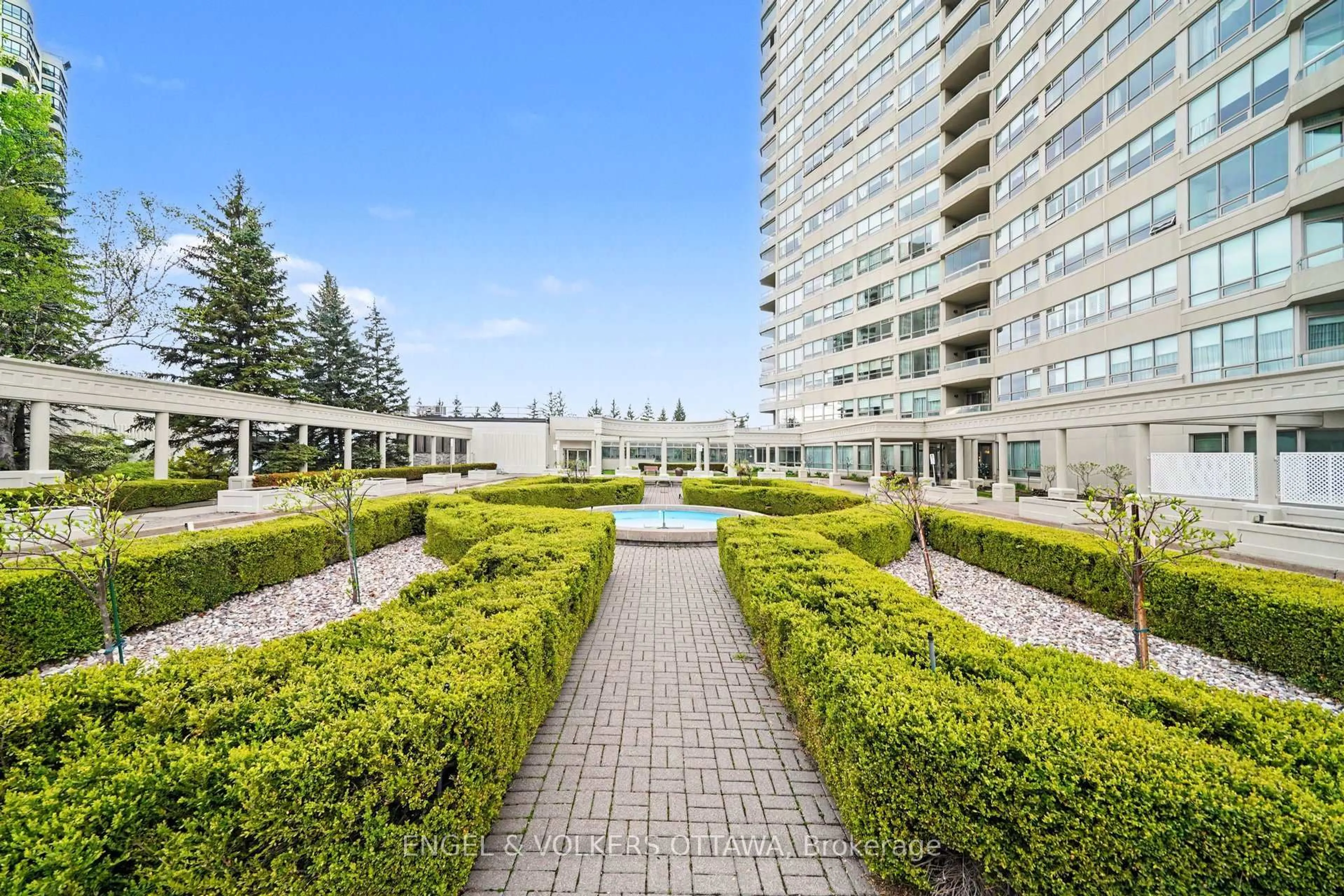 Patio, unknown for 1480 Riverside Dr #802, Ottawa Ontario K1G 5H2
