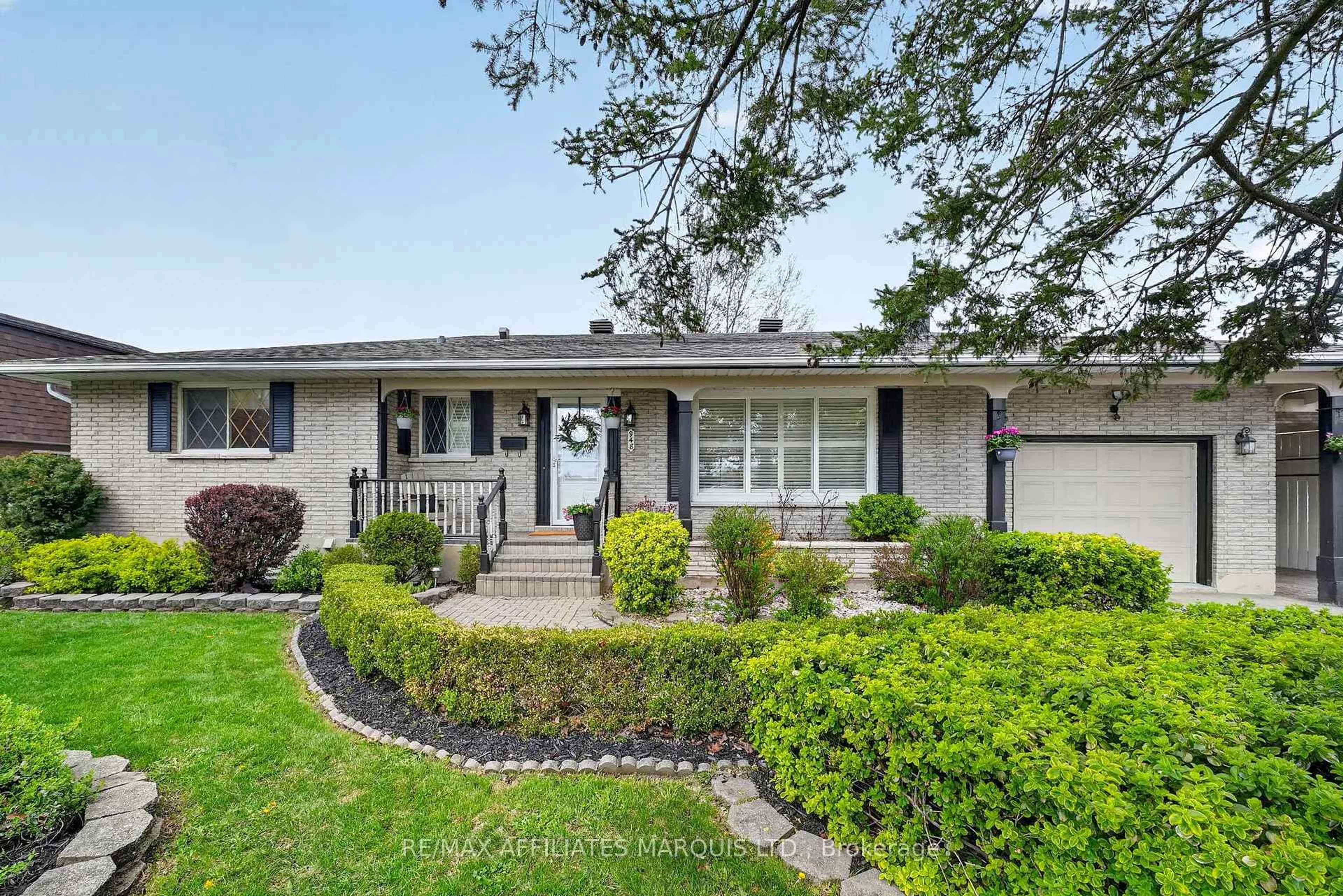 Home with vinyl exterior material, street for 948 Fourth St, Cornwall Ontario K6H 2K3