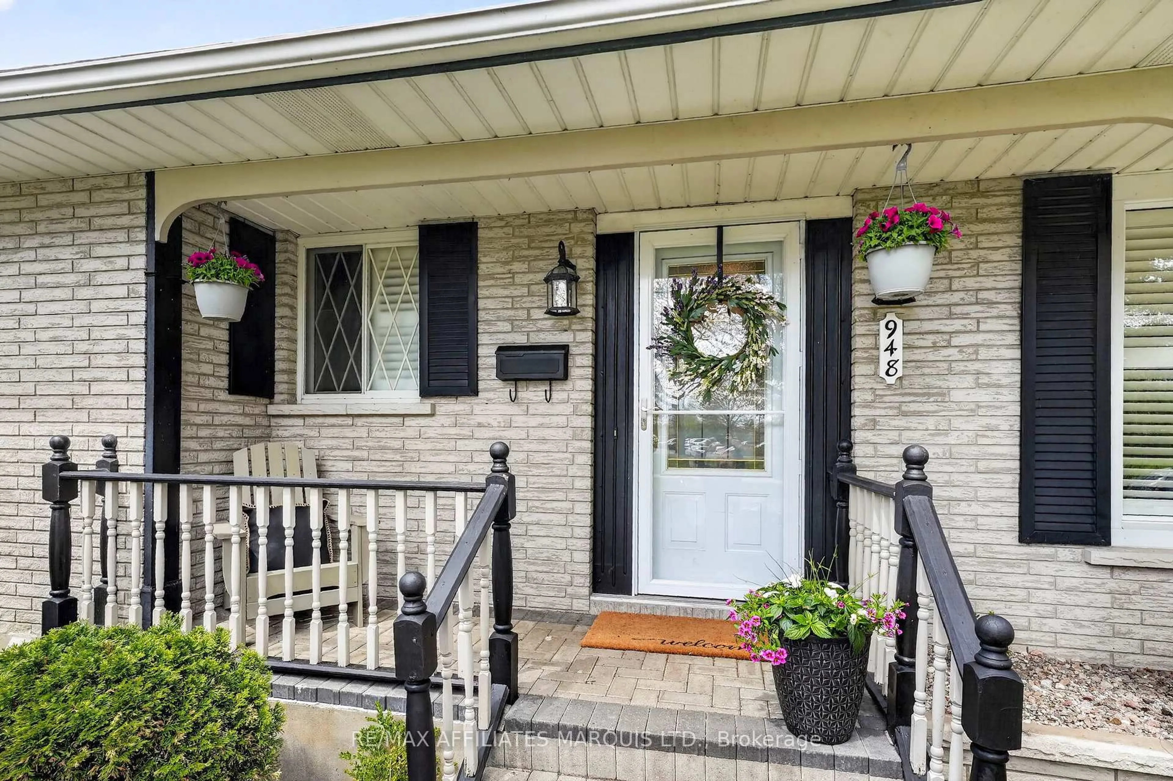 Unknown for 948 Fourth St, Cornwall Ontario K6H 2K3