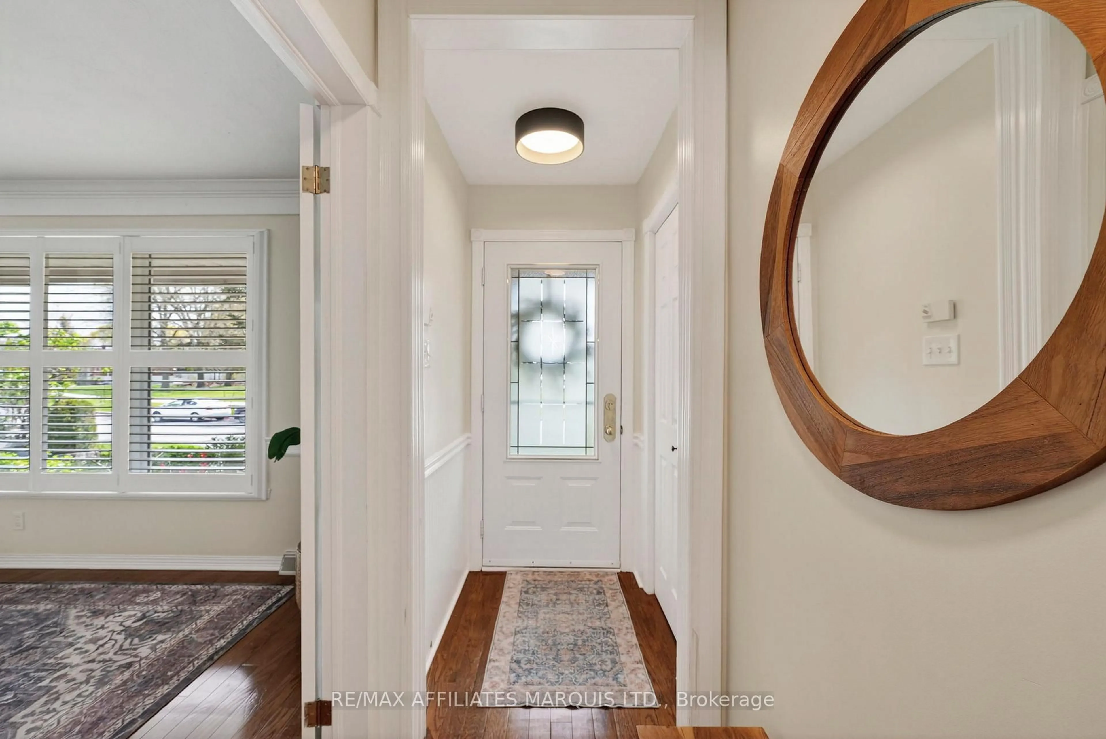 Indoor entryway for 948 Fourth St, Cornwall Ontario K6H 2K3