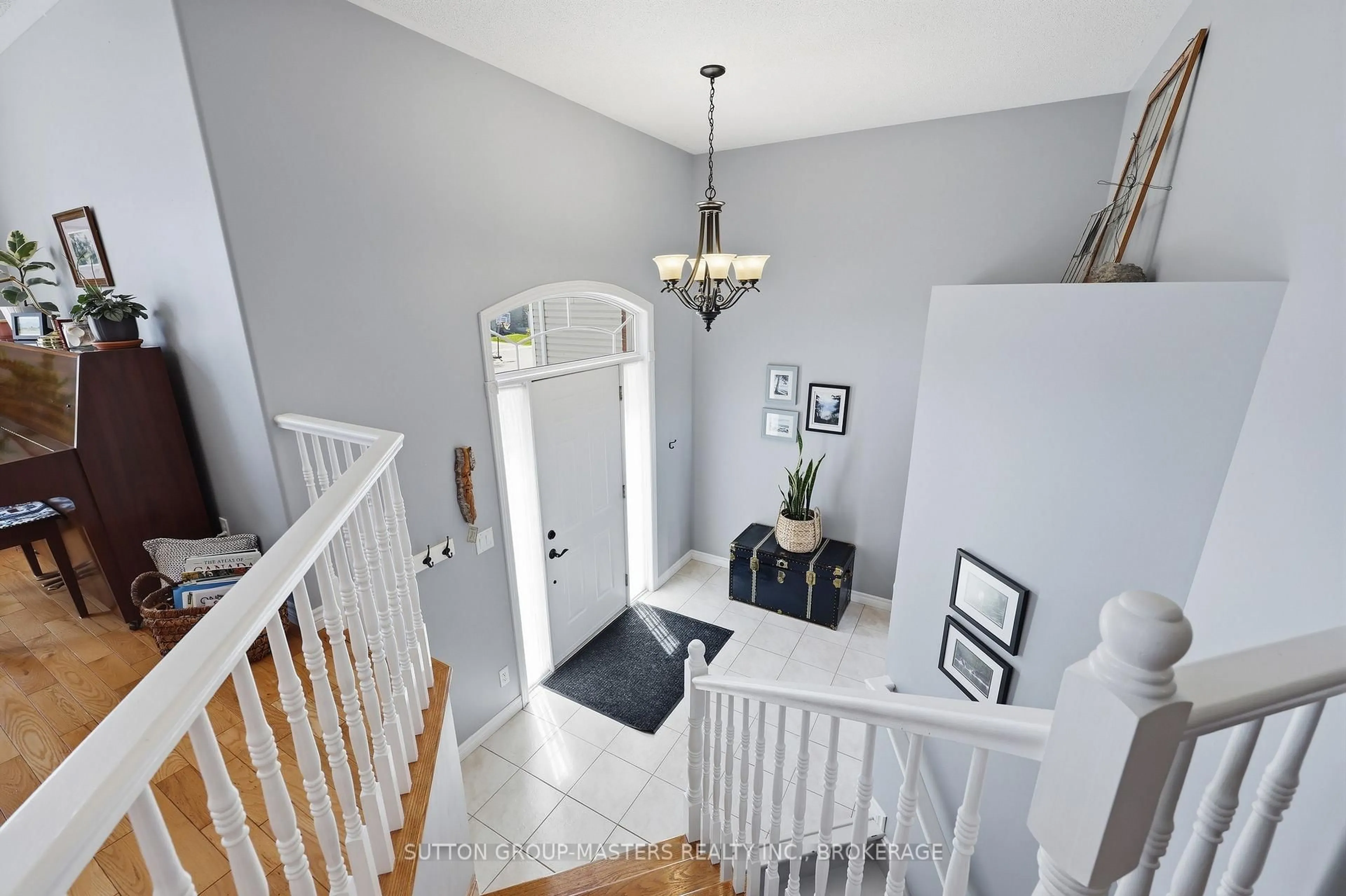 Indoor entryway for 668 Melrose St, Kingston Ontario K7M 9G8