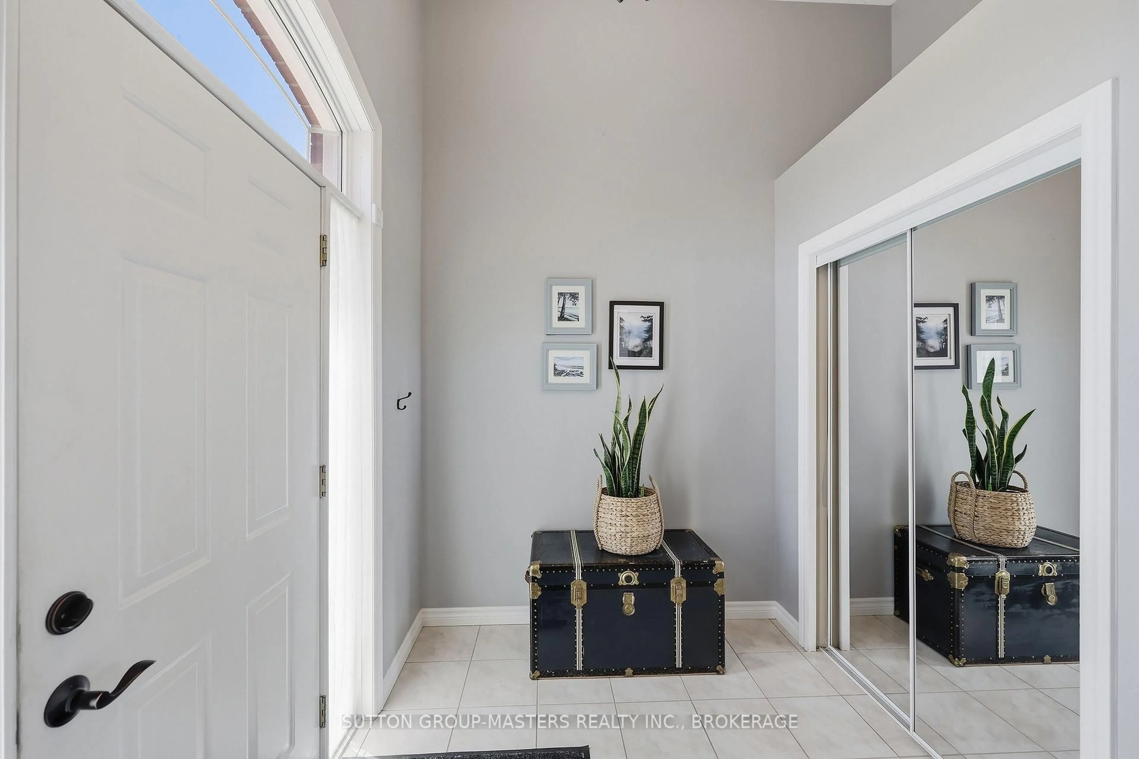 Indoor entryway for 668 Melrose St, Kingston Ontario K7M 9G8