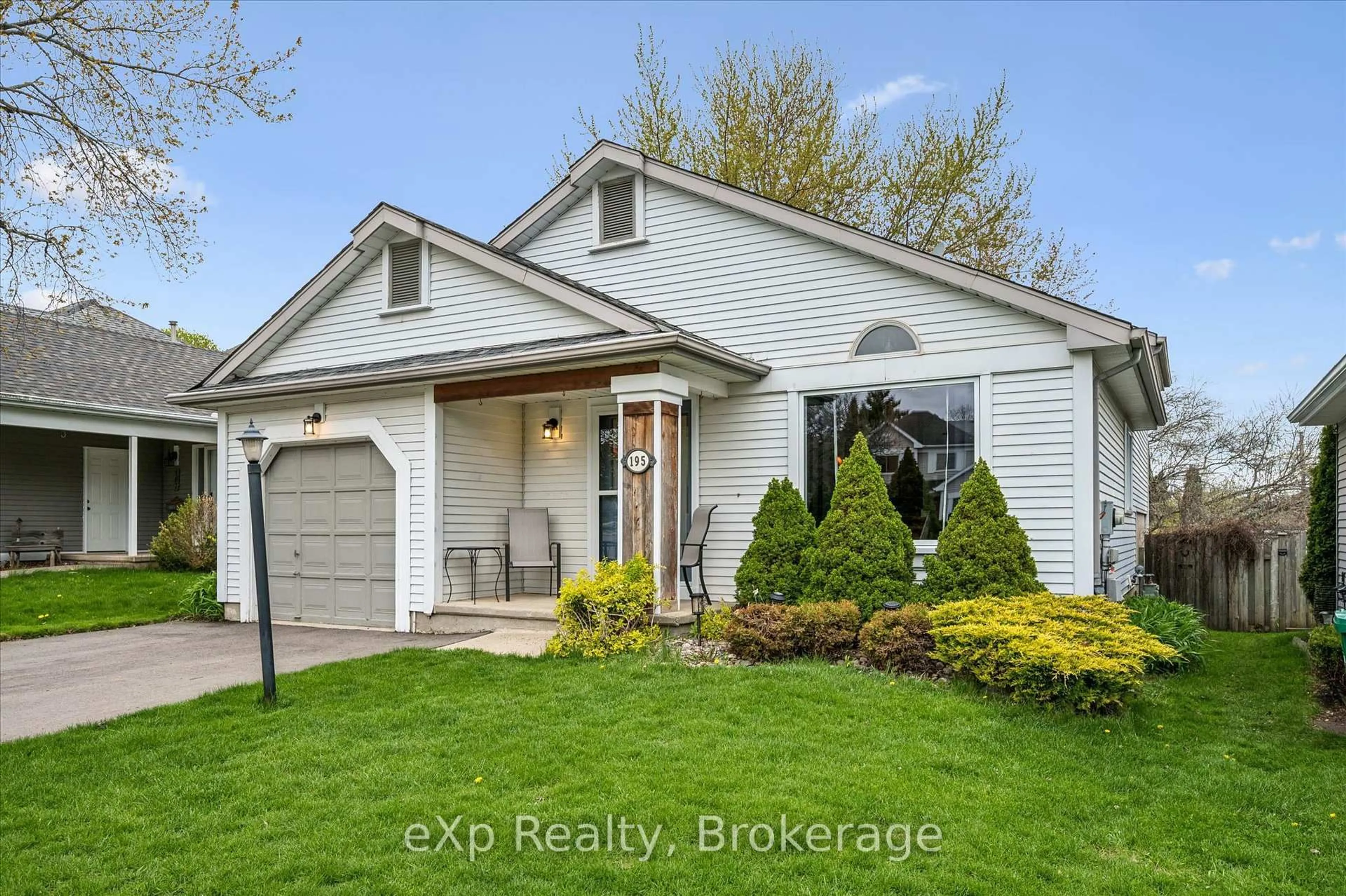 Home with vinyl exterior material, street for 195 Middlebury Dr, Waterloo Ontario N2T 2H6