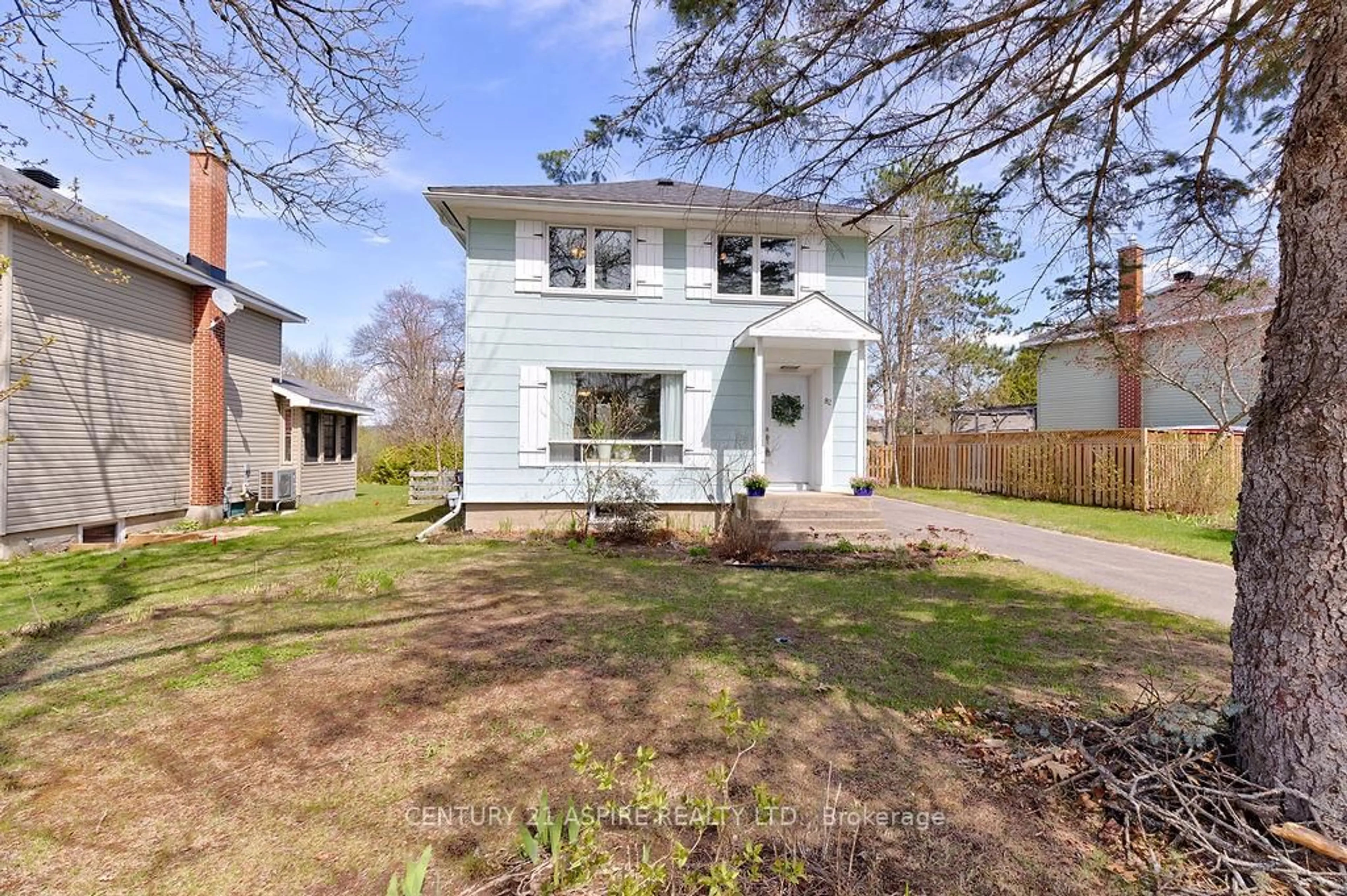 A pic from outside/outdoor area/front of a property/back of a property/a pic from drone, street for 82 Rutherford Ave, Deep River Ontario K0J 1P0