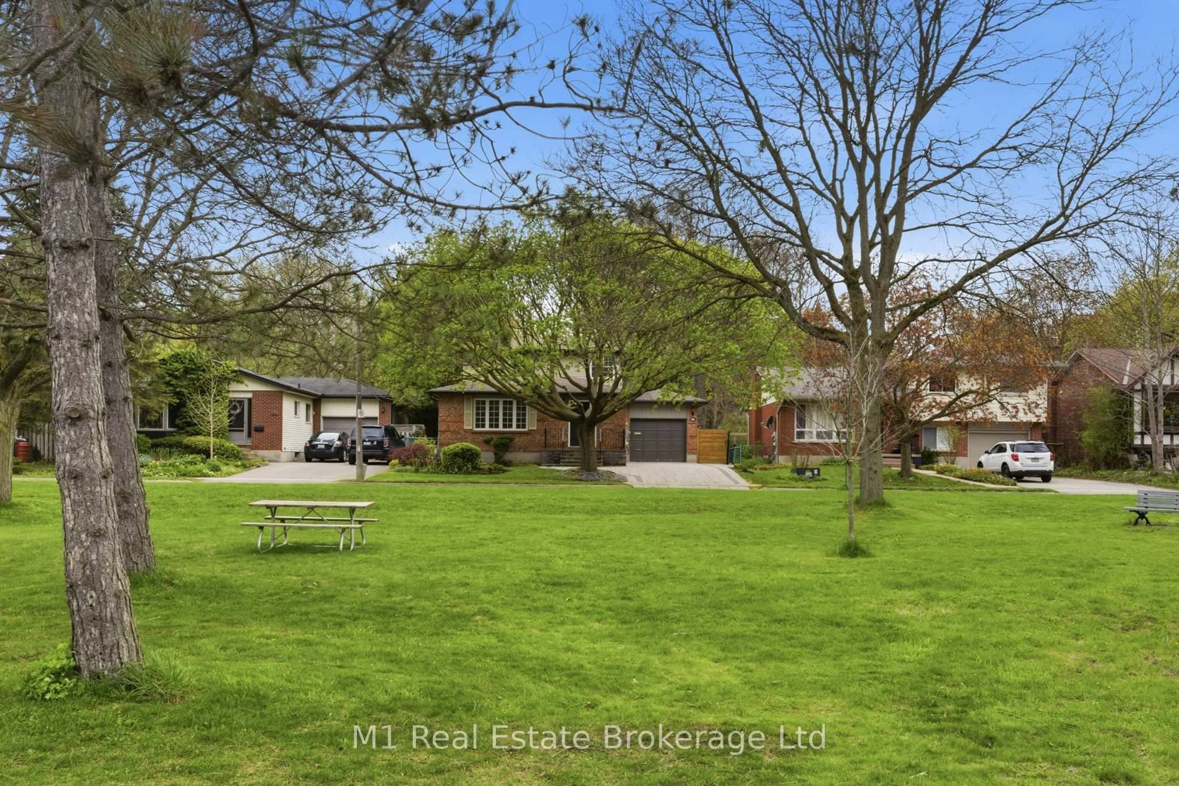 A pic from outside/outdoor area/front of a property/back of a property/a pic from drone, street for 194 Cardigan St, Guelph Ontario N1H 3Z9