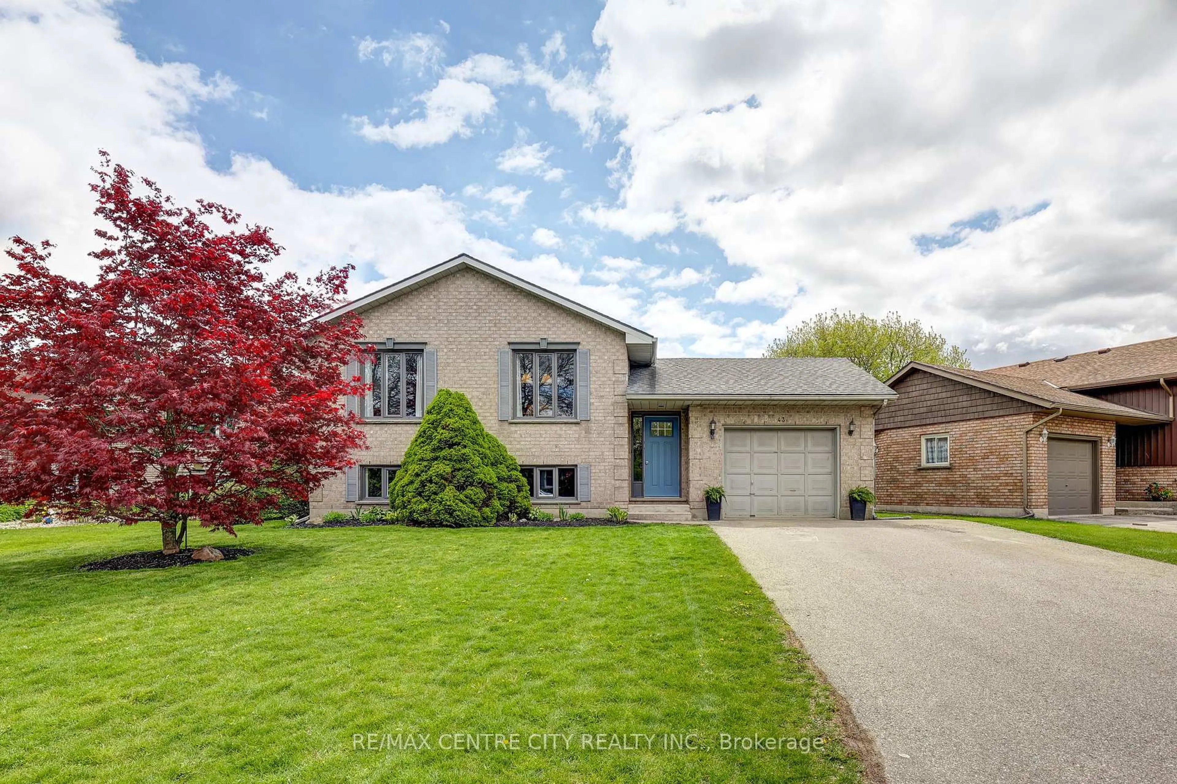 Home with brick exterior material, street for 43 Sinclair Cres, Aylmer Ontario N5H 3B9