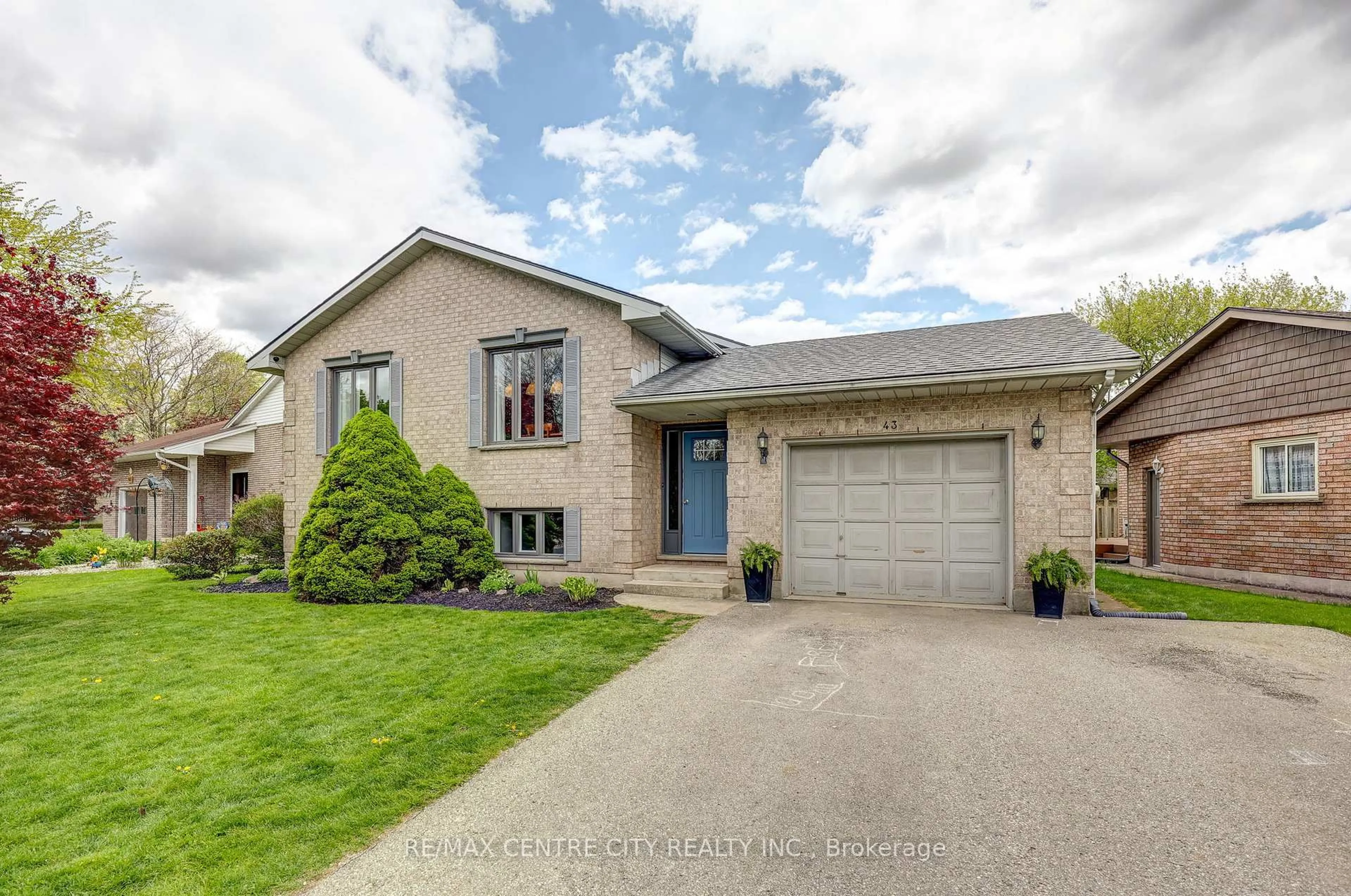 Home with brick exterior material, street for 43 Sinclair Cres, Aylmer Ontario N5H 3B9