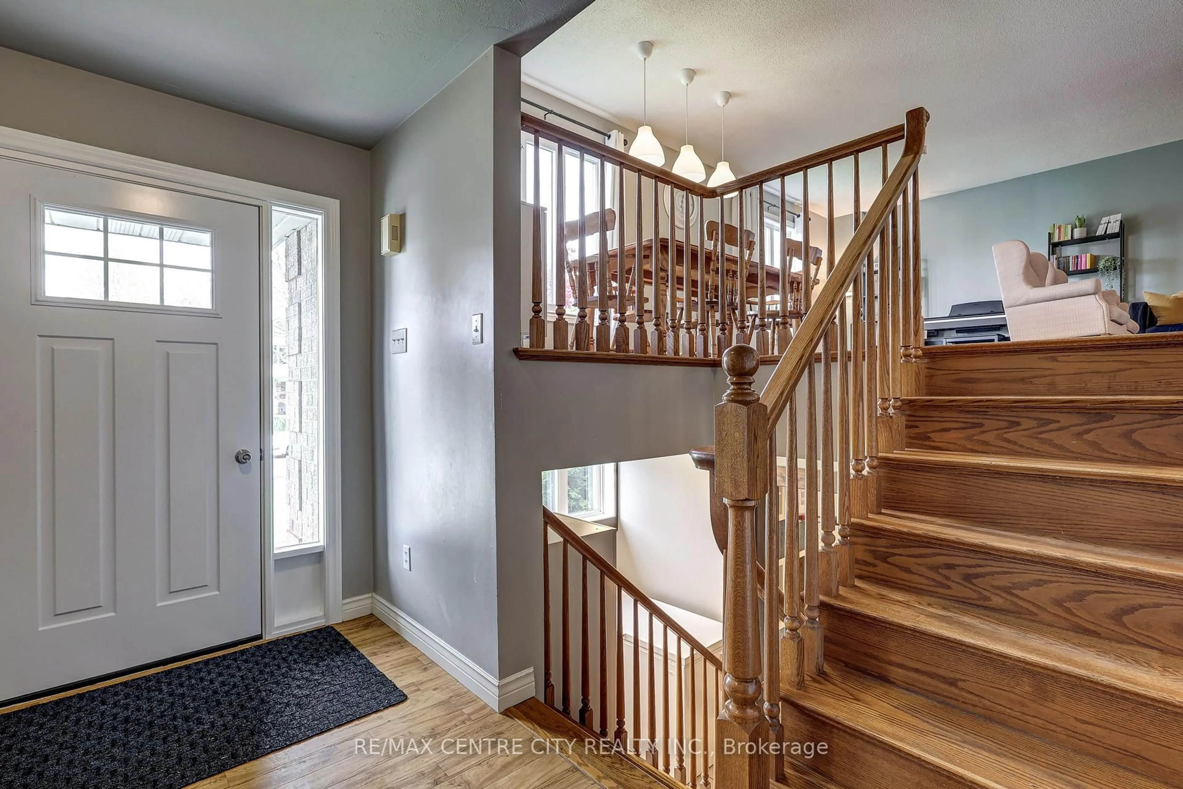 Indoor entryway for 43 Sinclair Cres, Aylmer Ontario N5H 3B9
