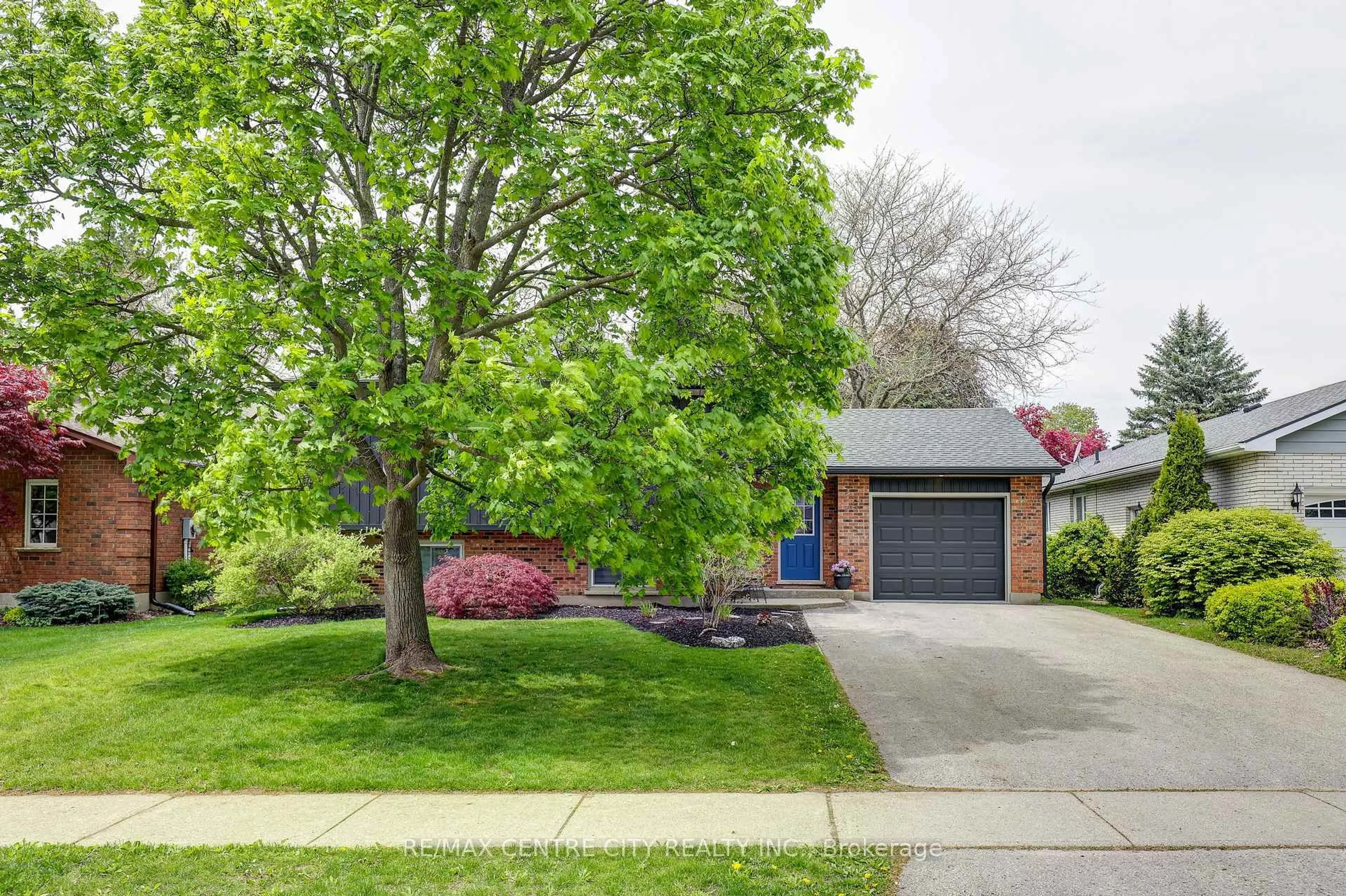 Home with brick exterior material, street for 142 Dufferin St, Aylmer Ontario N5H 3B2