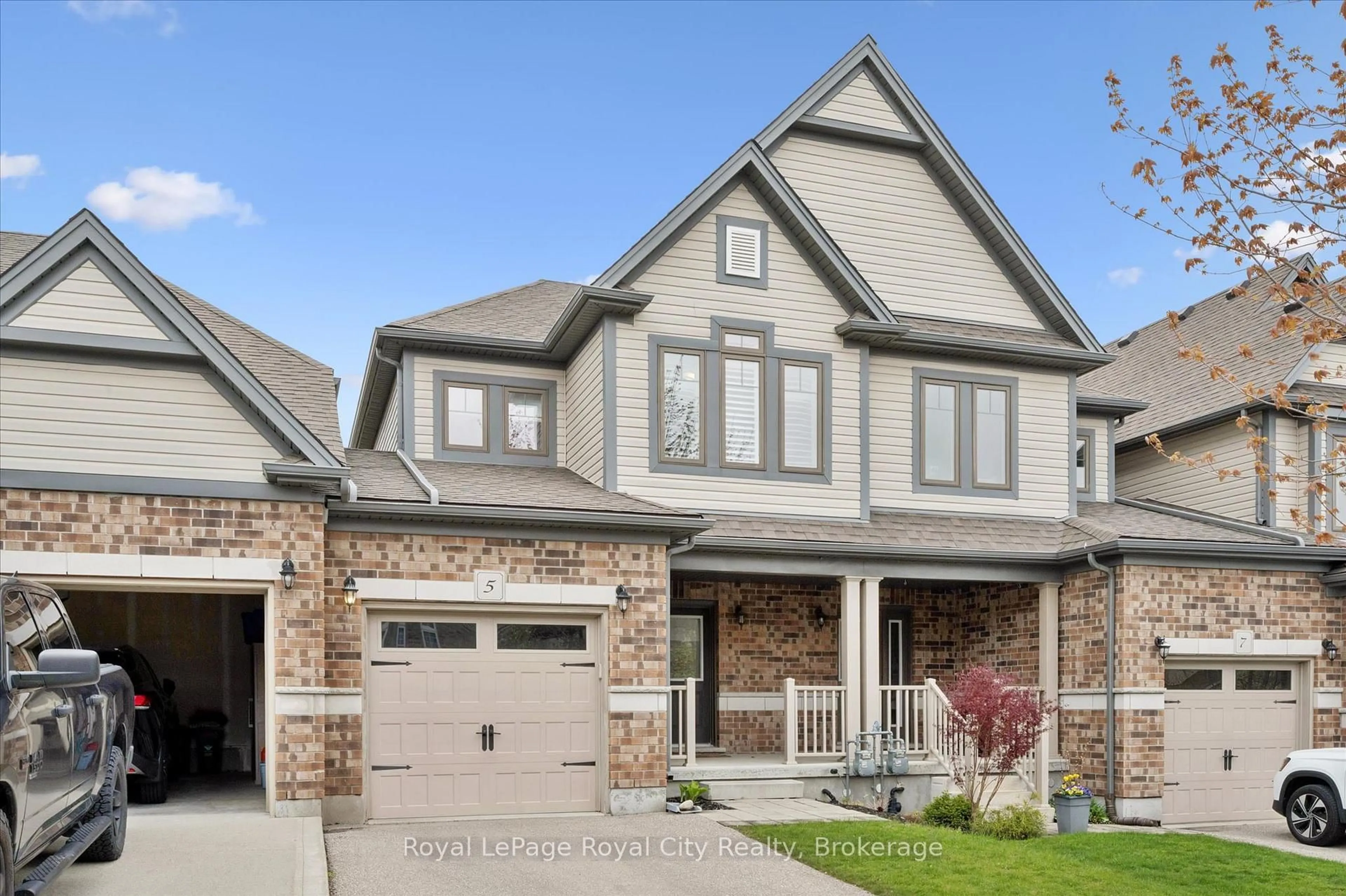 Home with brick exterior material, street for 5 Sandybay Ave, Kitchener Ontario N2A 0H7