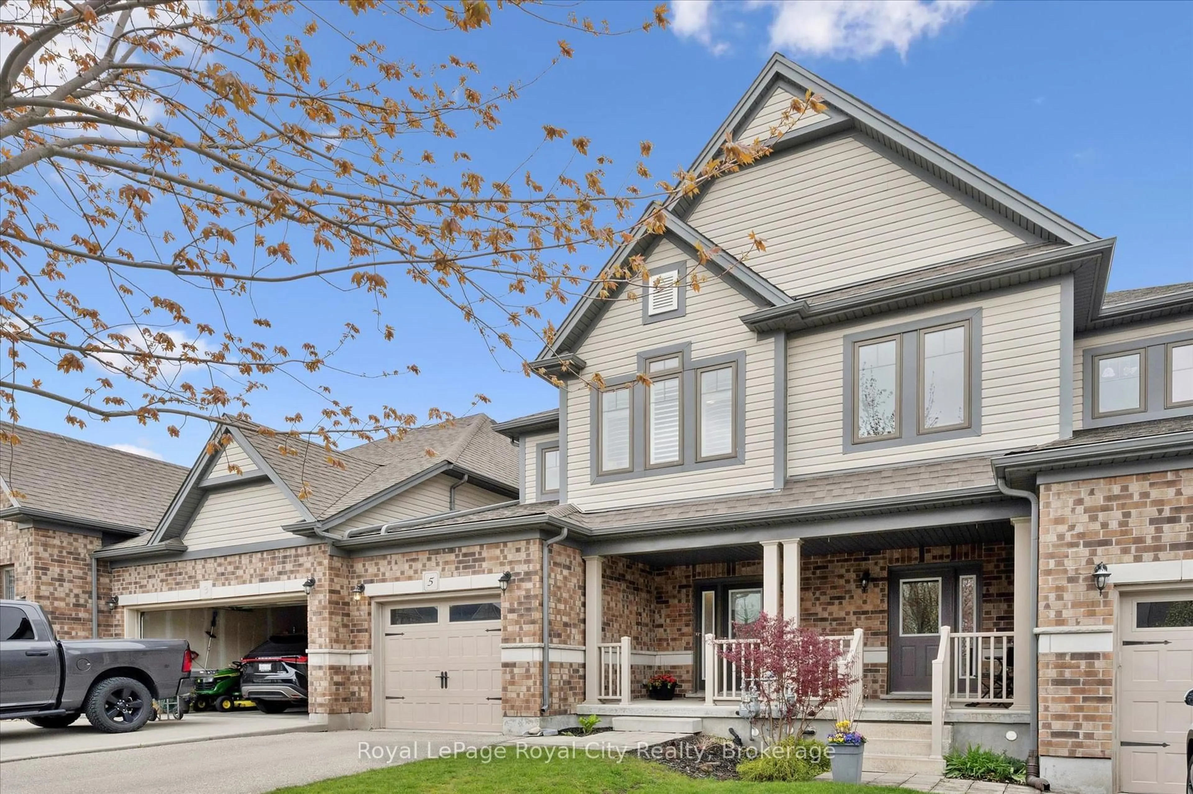 Home with brick exterior material, street for 5 Sandybay Ave, Kitchener Ontario N2A 0H7