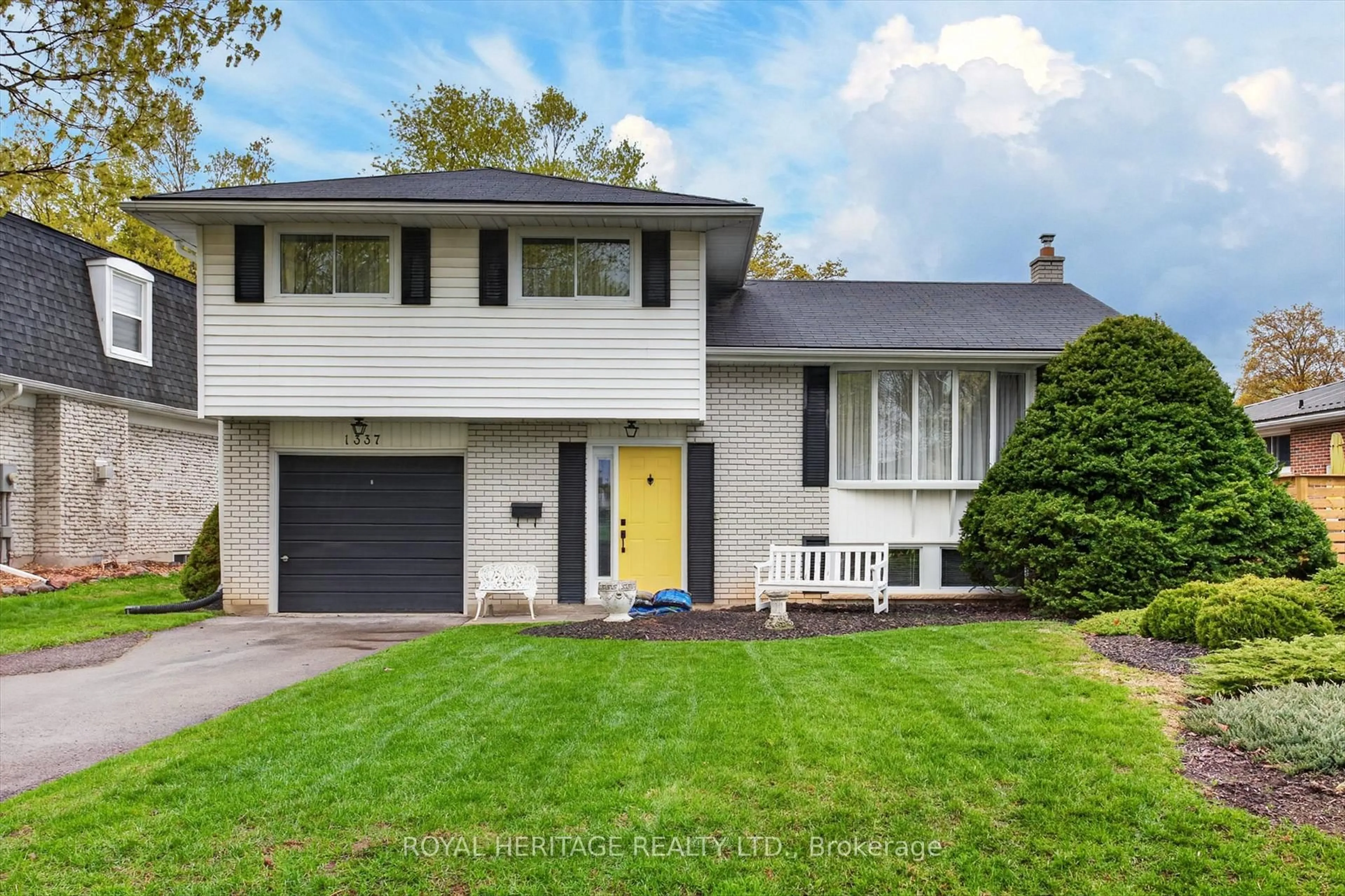 Home with vinyl exterior material, street for 1337 Franklin Dr, Peterborough Ontario K9H 6Z5