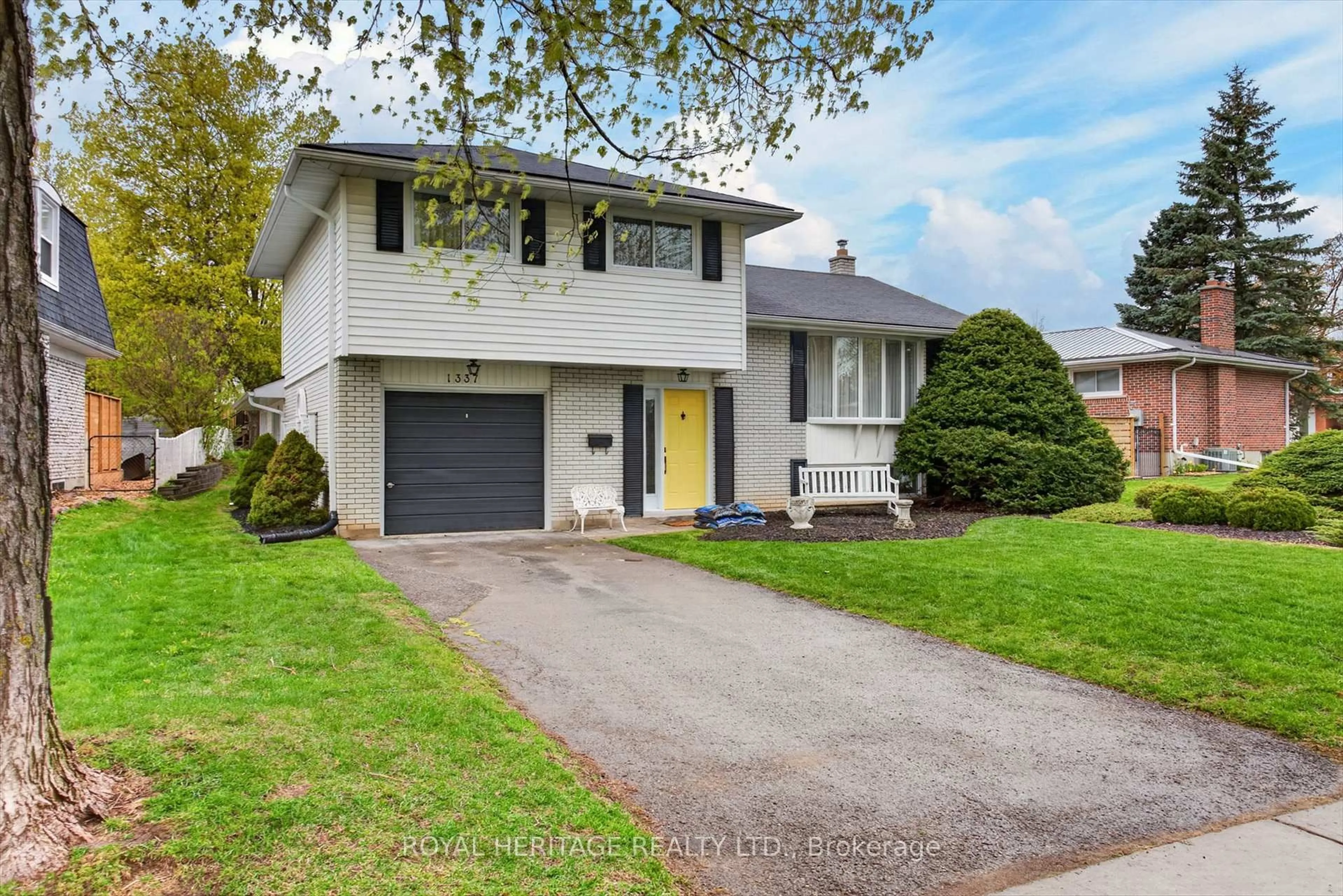 Home with vinyl exterior material, street for 1337 Franklin Dr, Peterborough Ontario K9H 6Z5