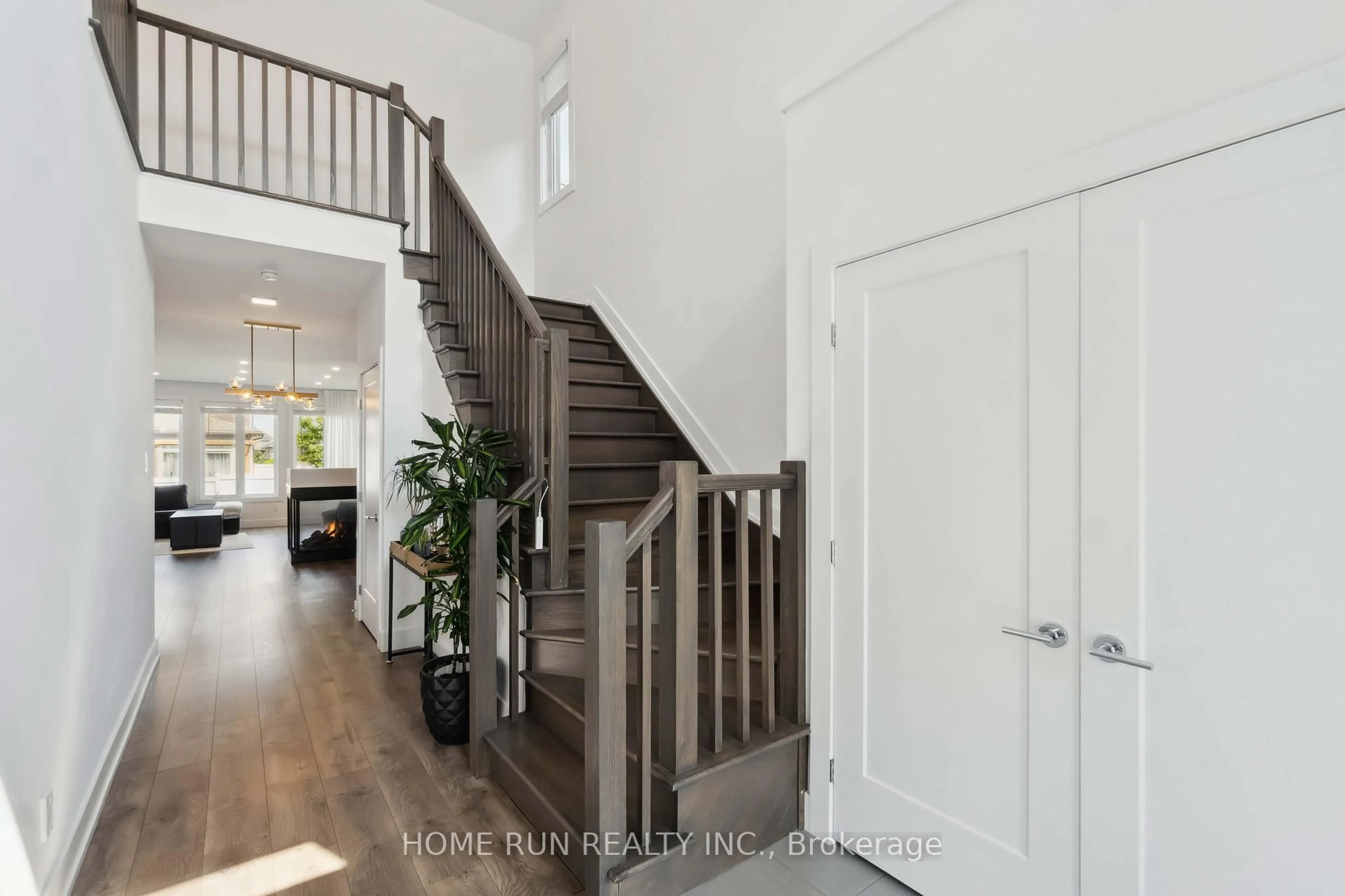Indoor entryway for 334 Haliburton Hts, Ottawa Ontario K2V 0G1
