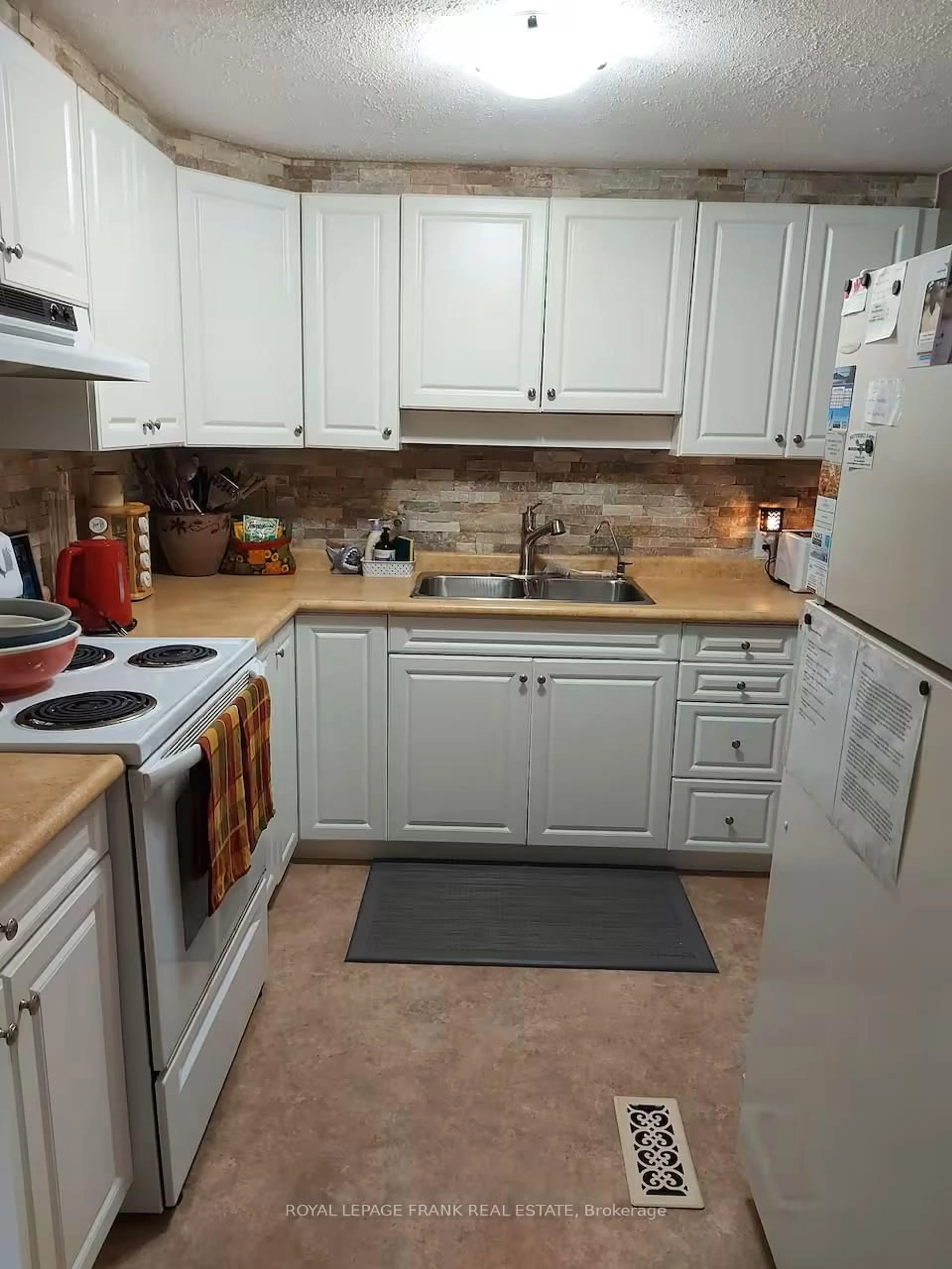 Standard kitchen, unknown for 56 Oakdene Cres, Kawartha Lakes Ontario K0M 2C0