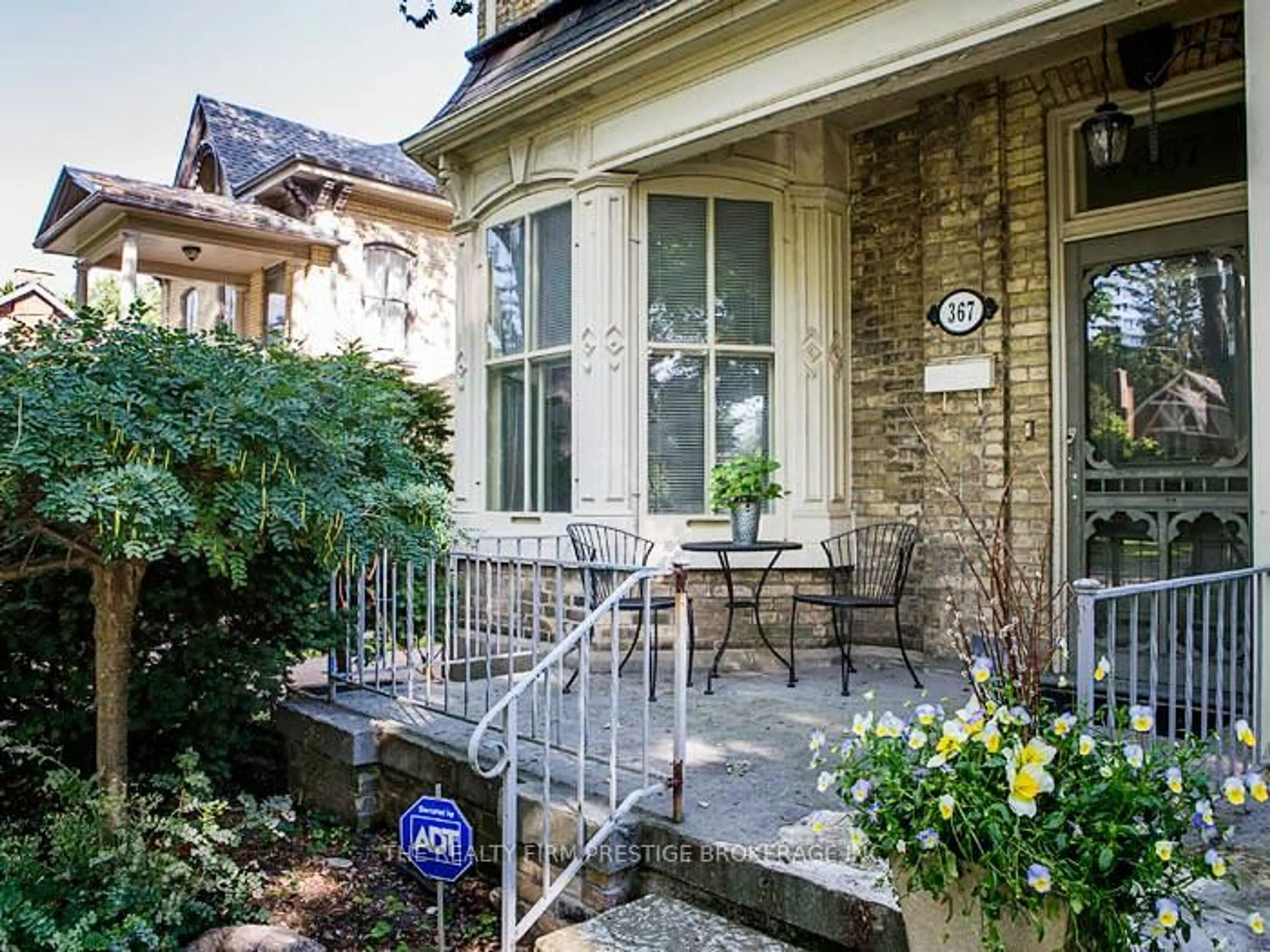 Patio, street for 367 St James St, London East Ontario N6A 1X8