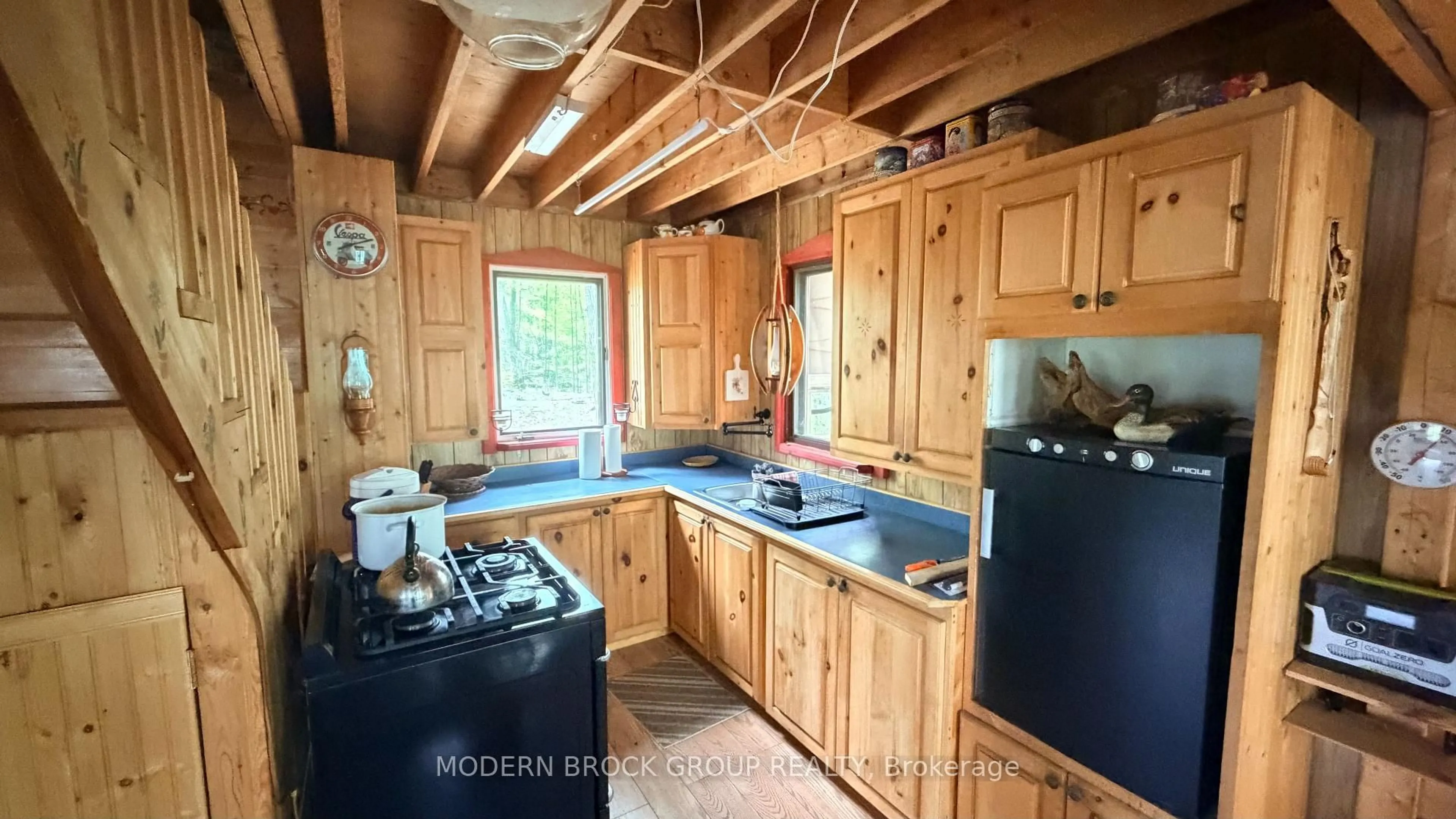 Standard kitchen, wood/laminate floor for 7026 Black Jack Island, Rideau Lakes Ontario K0E 1G0