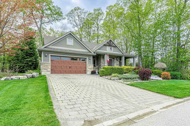 4 Hayter Dr, Lambton Shores 2
