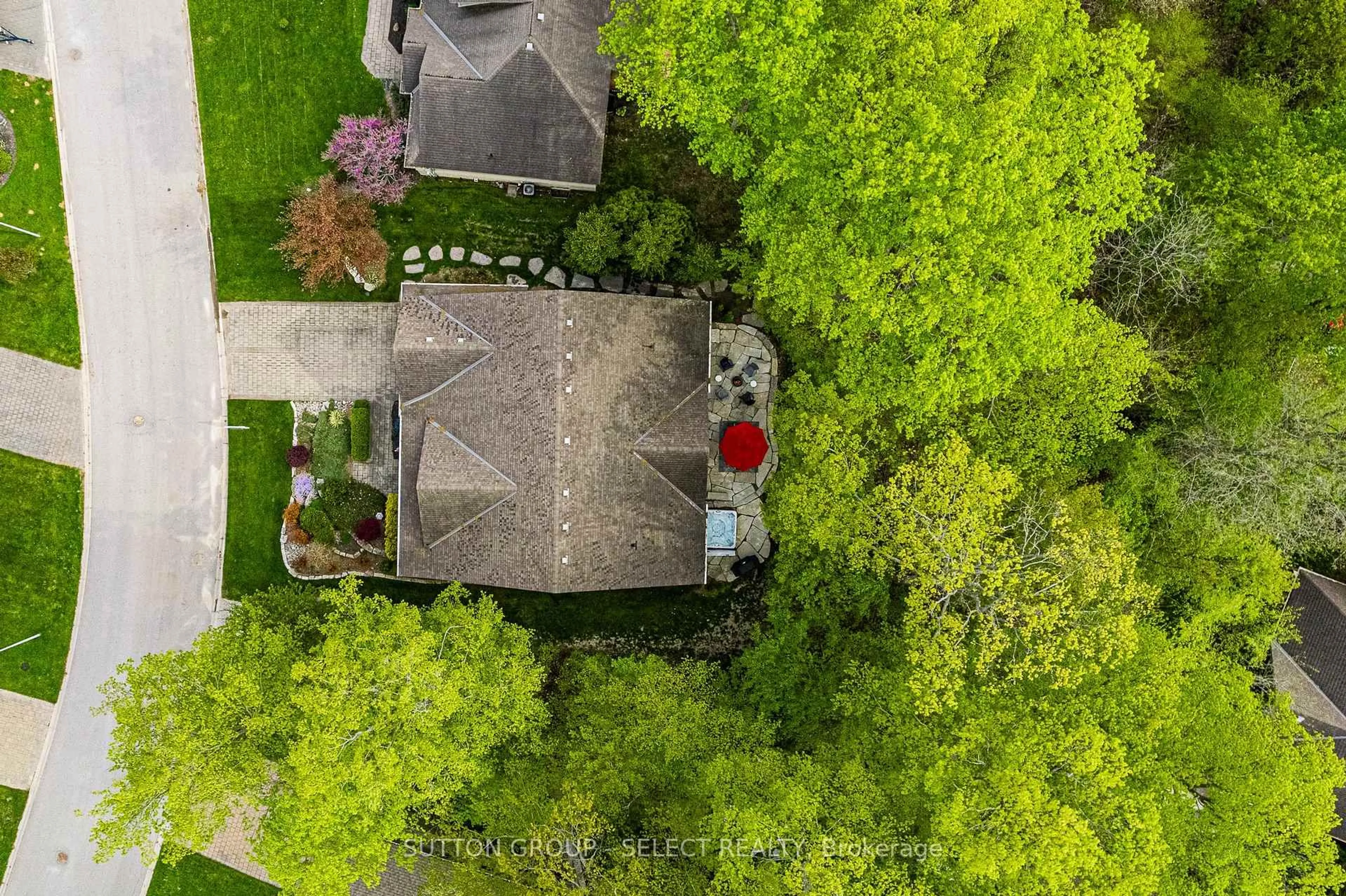 A pic from outside/outdoor area/front of a property/back of a property/a pic from drone, street for 4 Hayter Dr, Lambton Shores Ontario N0M 1T0