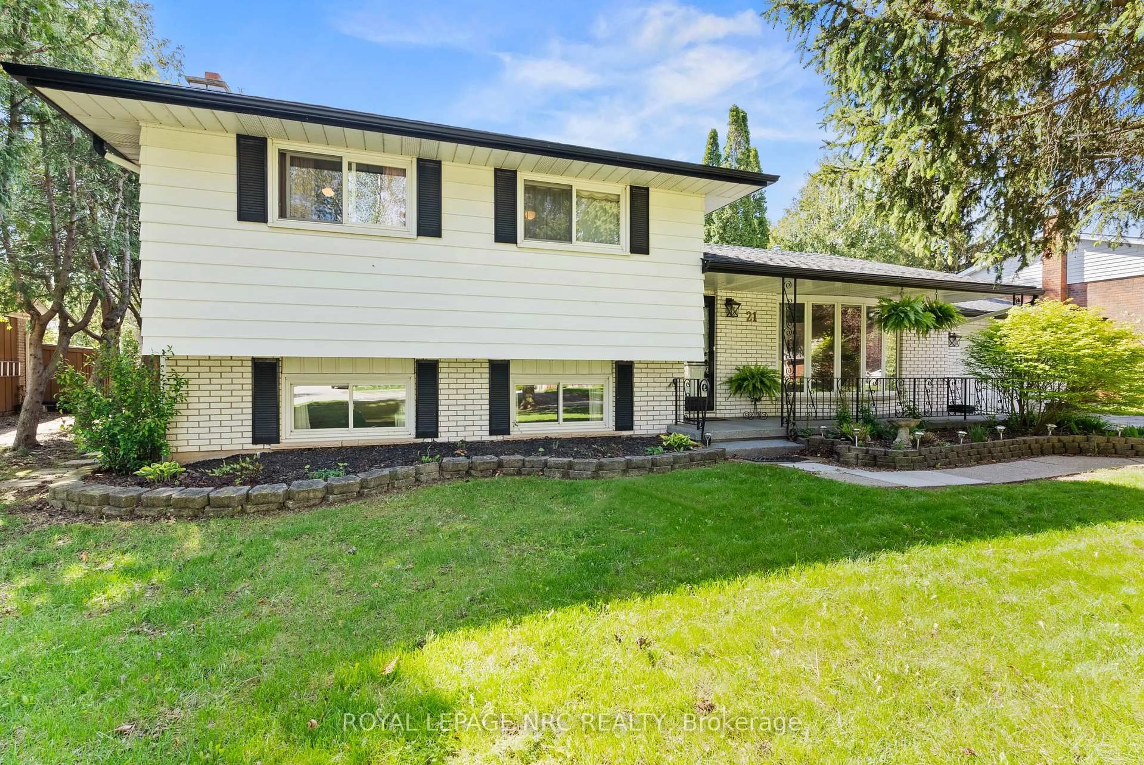 Unknown for 21 Upper Canada Dr, Niagara-on-the-Lake Ontario L0S 1J0