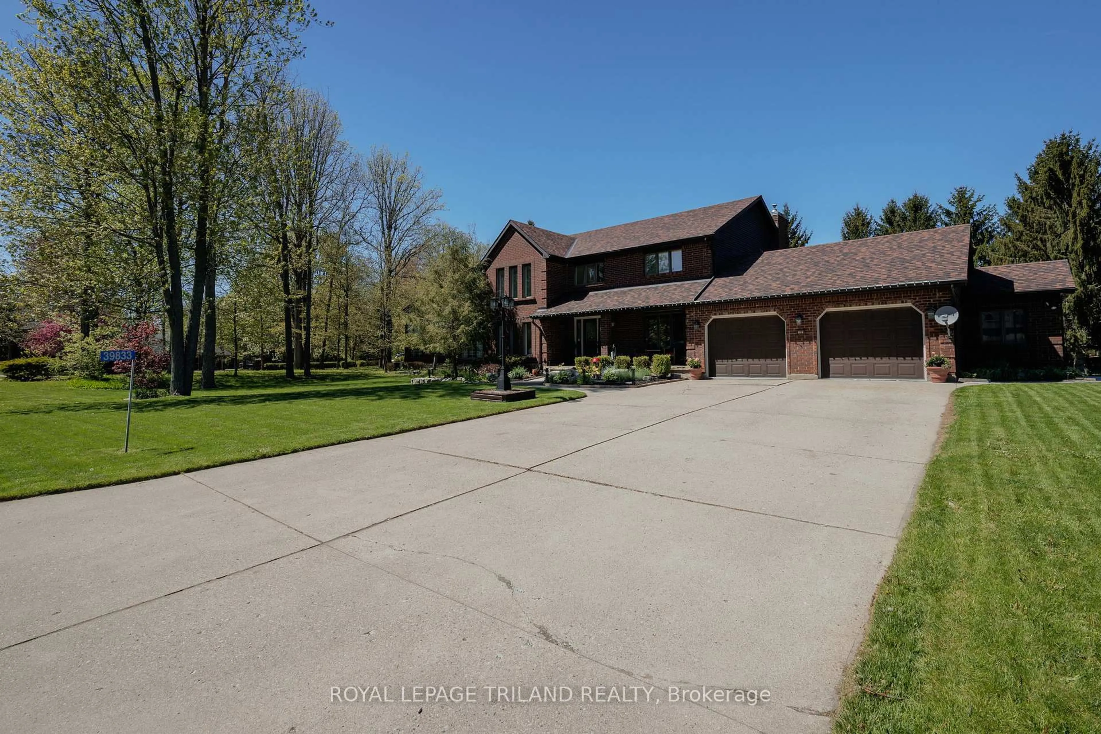 A pic from outside/outdoor area/front of a property/back of a property/a pic from drone, street for 39833 SHADY LANE Cres, Southwold Ontario N0L 2K0