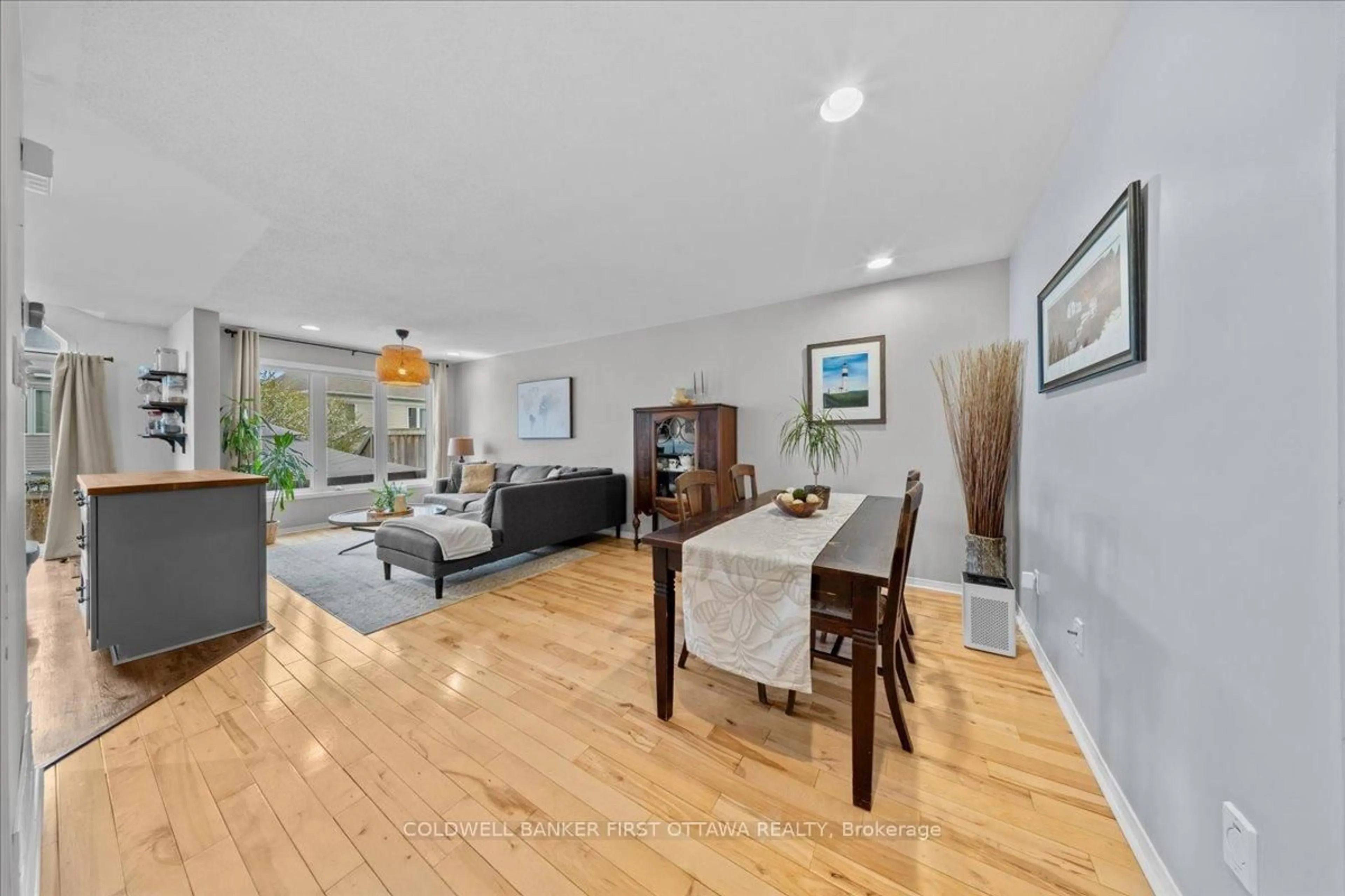 Living room with furniture, wood/laminate floor for 218 Flamborough Way, Ottawa Ontario K2W 1G5