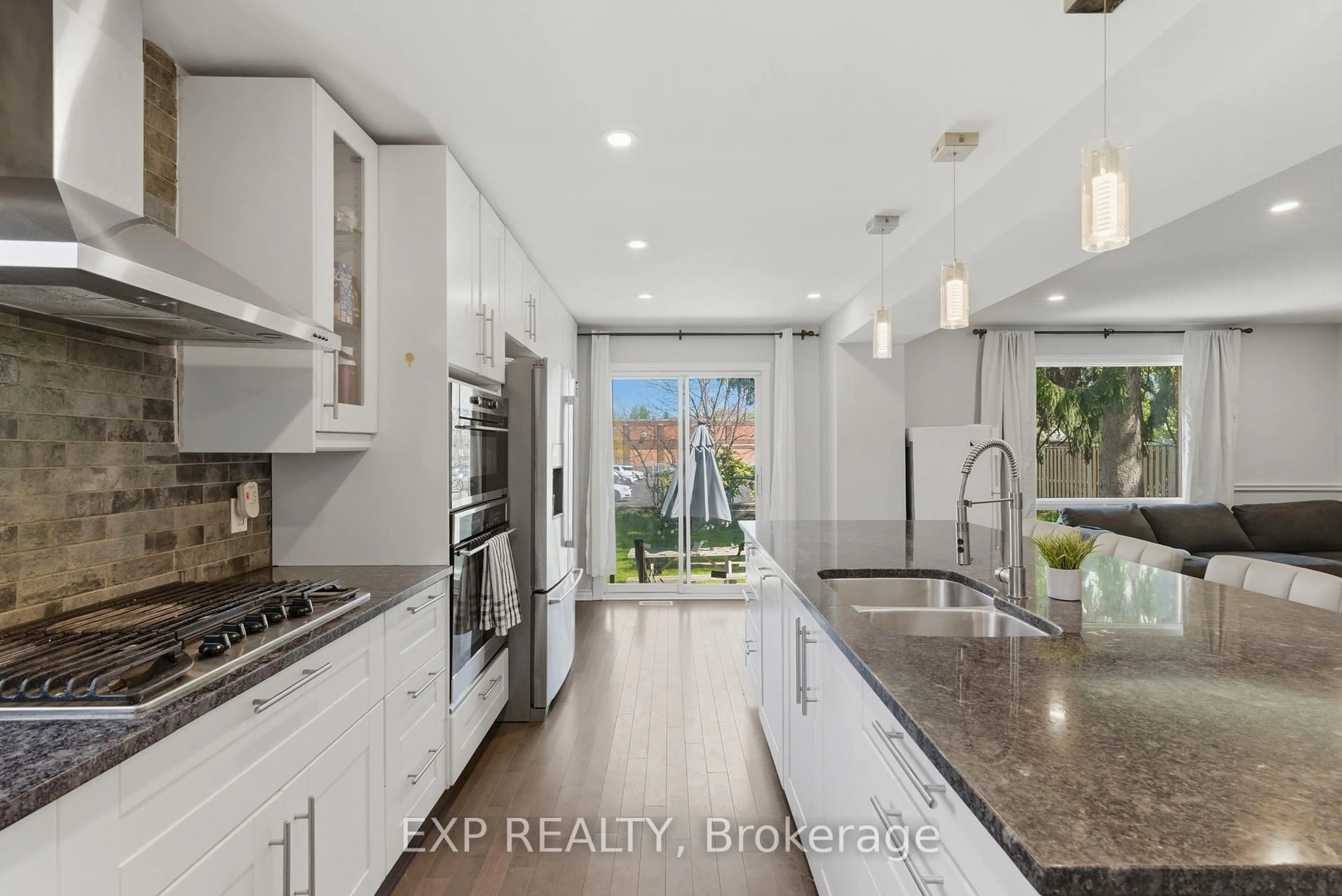 Open concept kitchen, ceramic/tile floor for 25 Edmund St, St. Catharines Ontario L2R 2G3