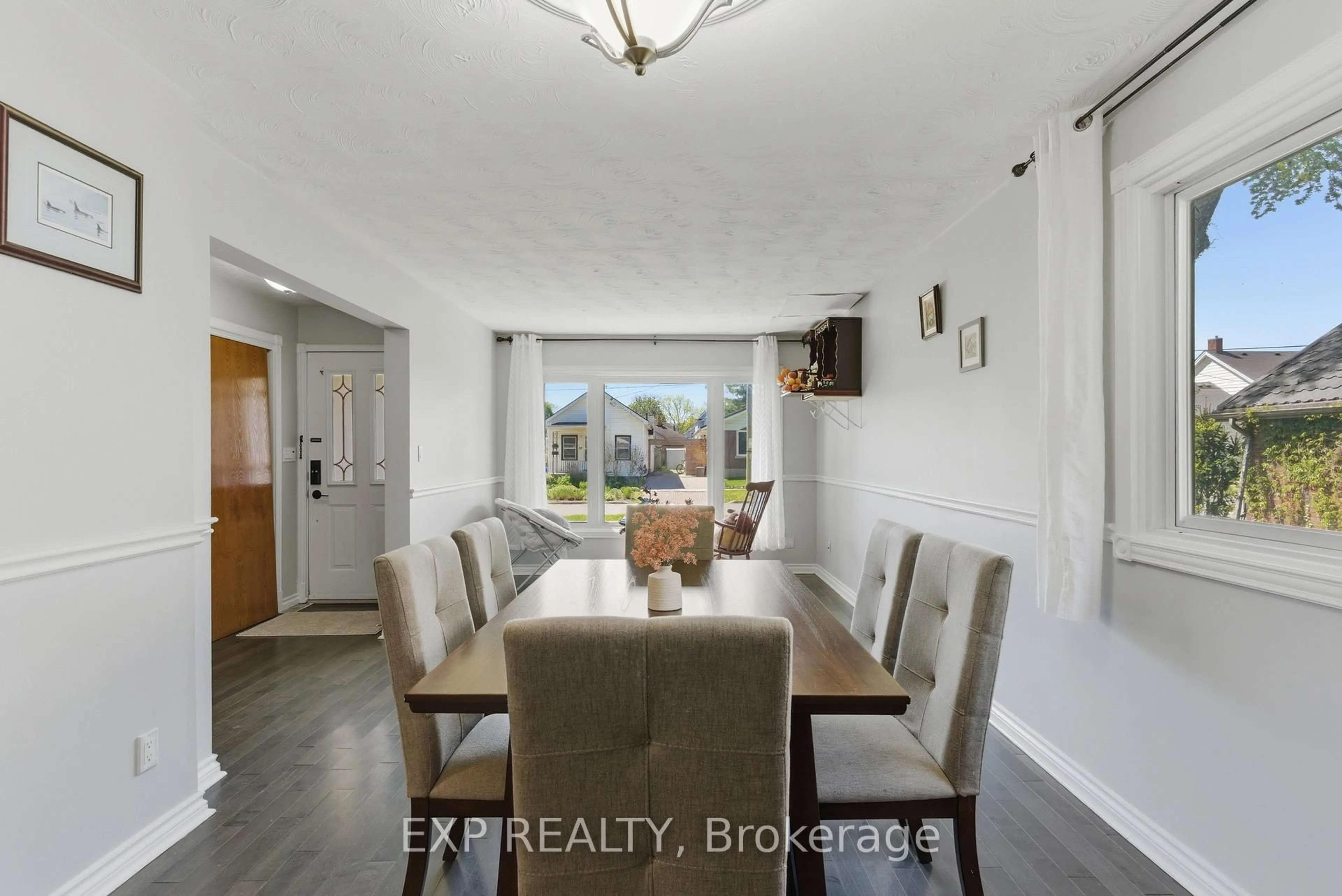 Dining room, unknown for 25 Edmund St, St. Catharines Ontario L2R 2G3
