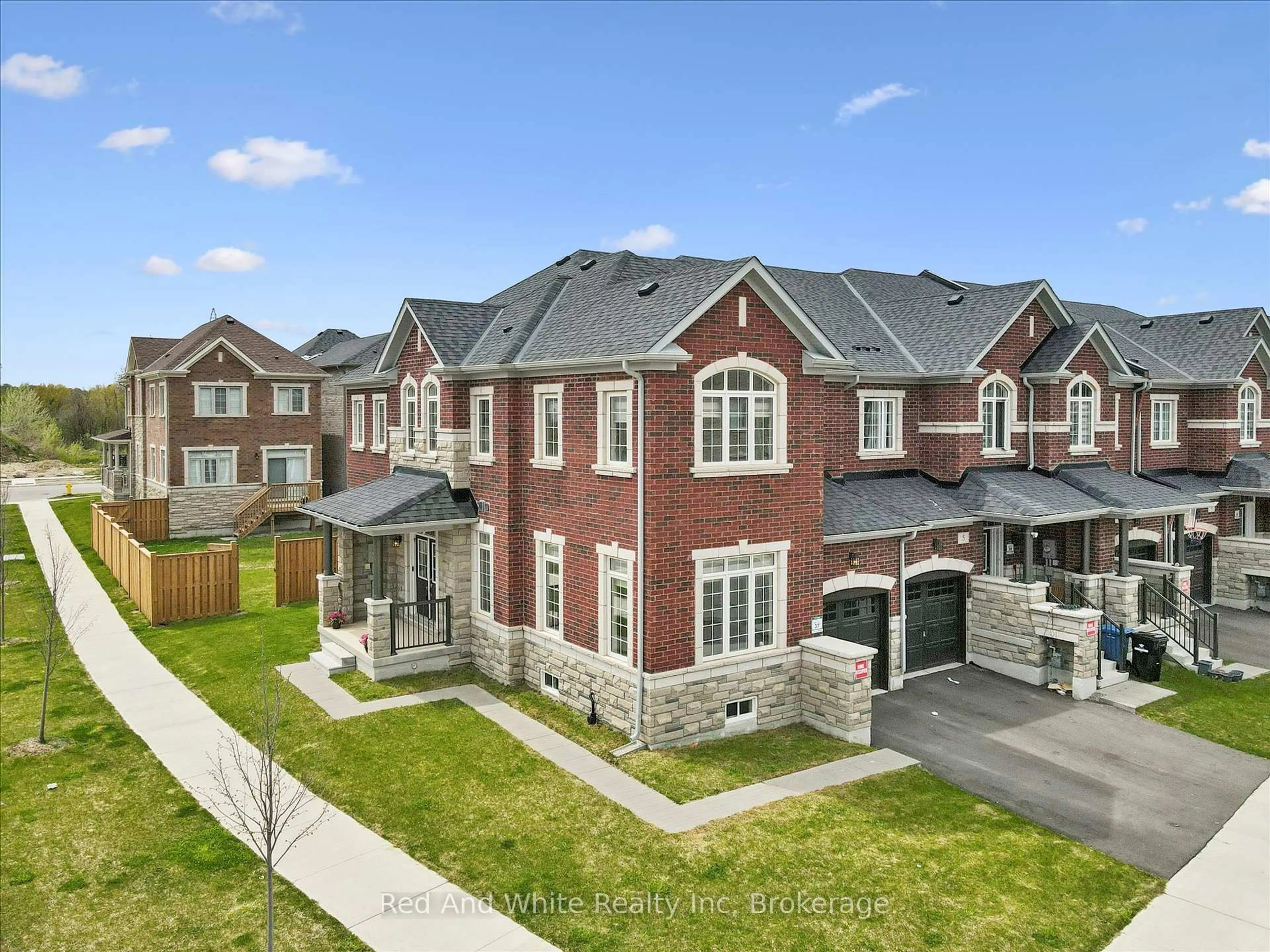 A pic from outside/outdoor area/front of a property/back of a property/a pic from drone, street for 3 Gledhill Cres, Cambridge Ontario N1R 5S2