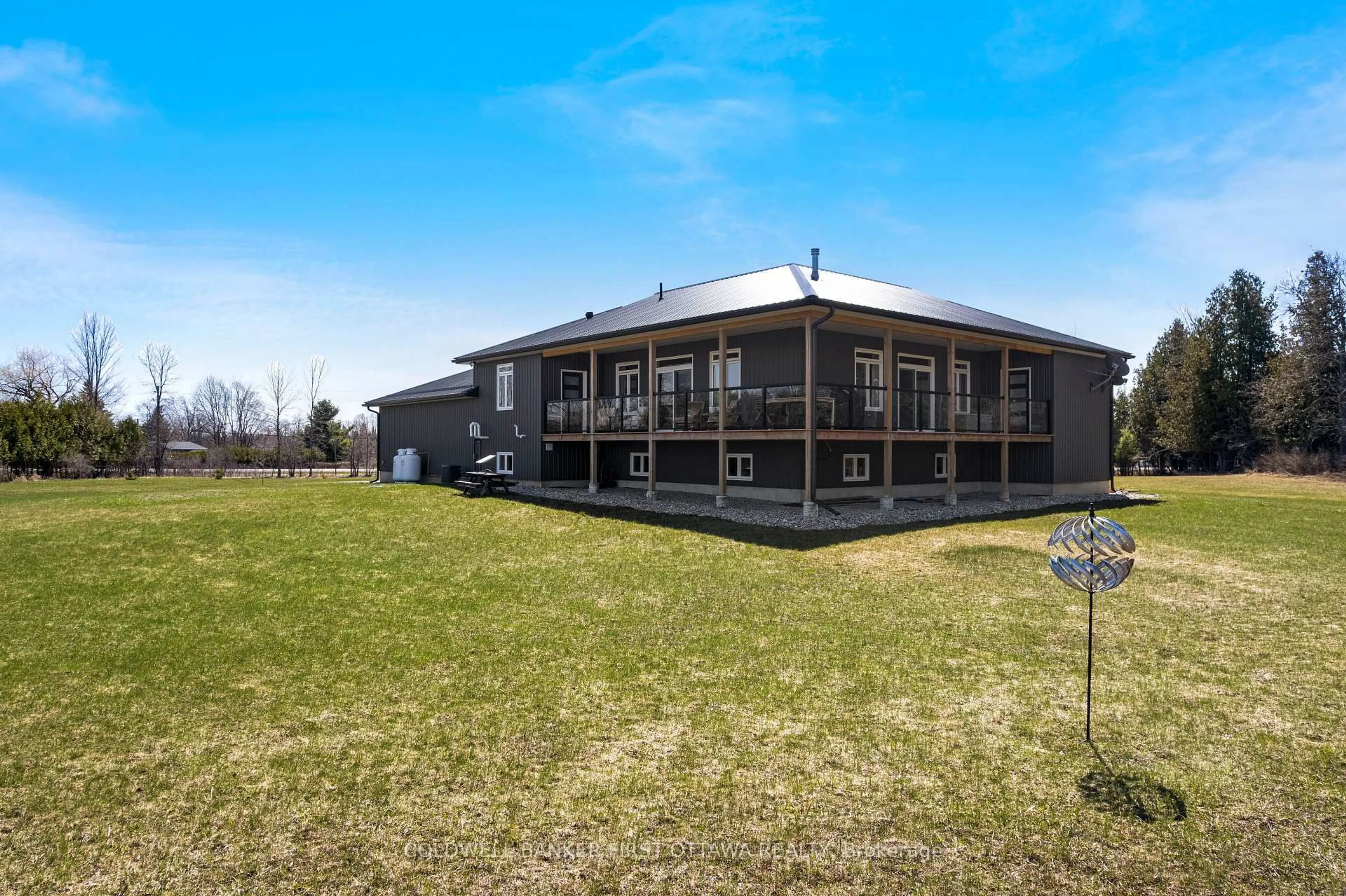 Patio, building for 462 Althorpe Rd, Perth Ontario K7H 3C9