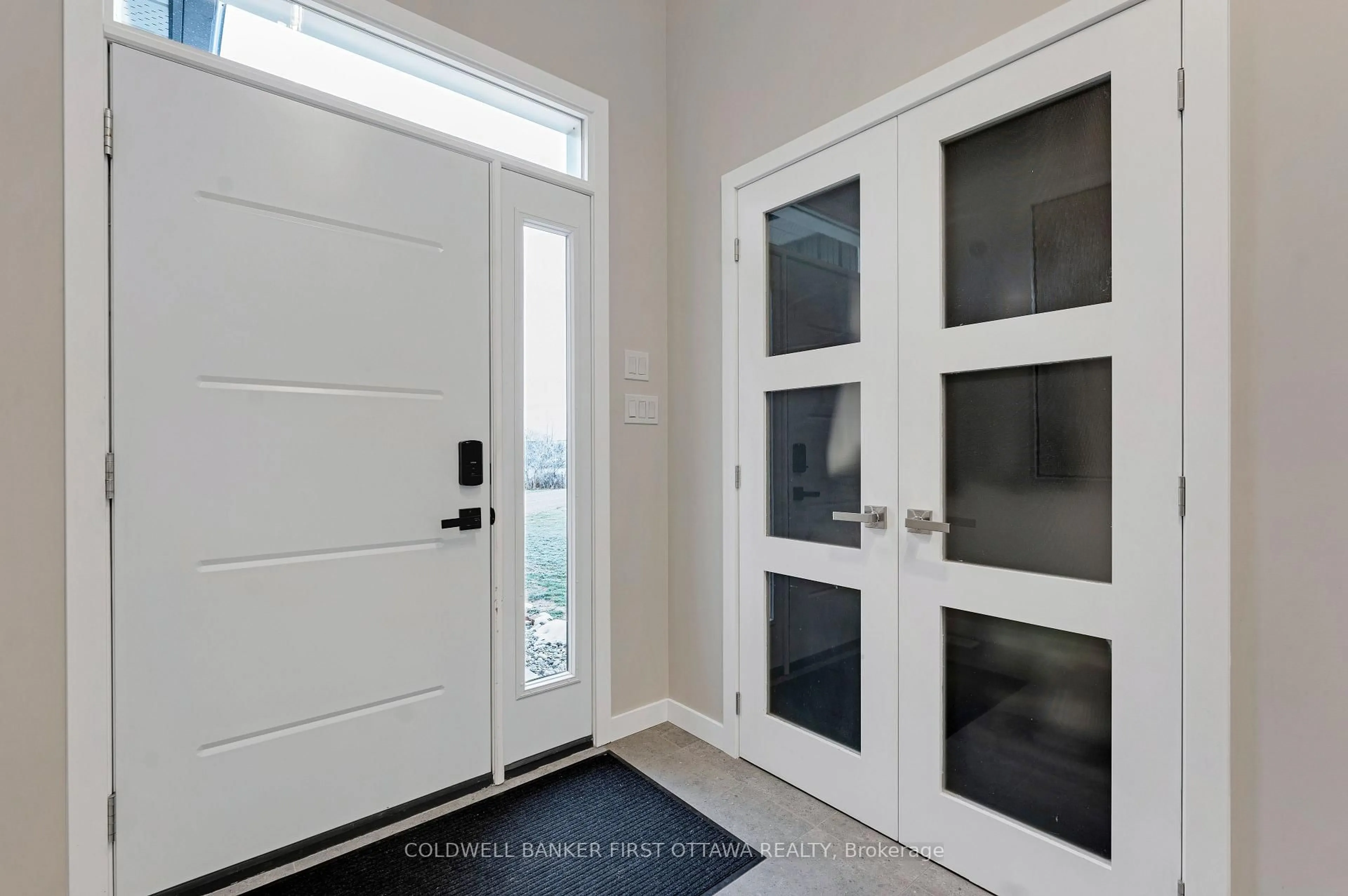 Indoor entryway for 462 Althorpe Rd, Perth Ontario K7H 3C9