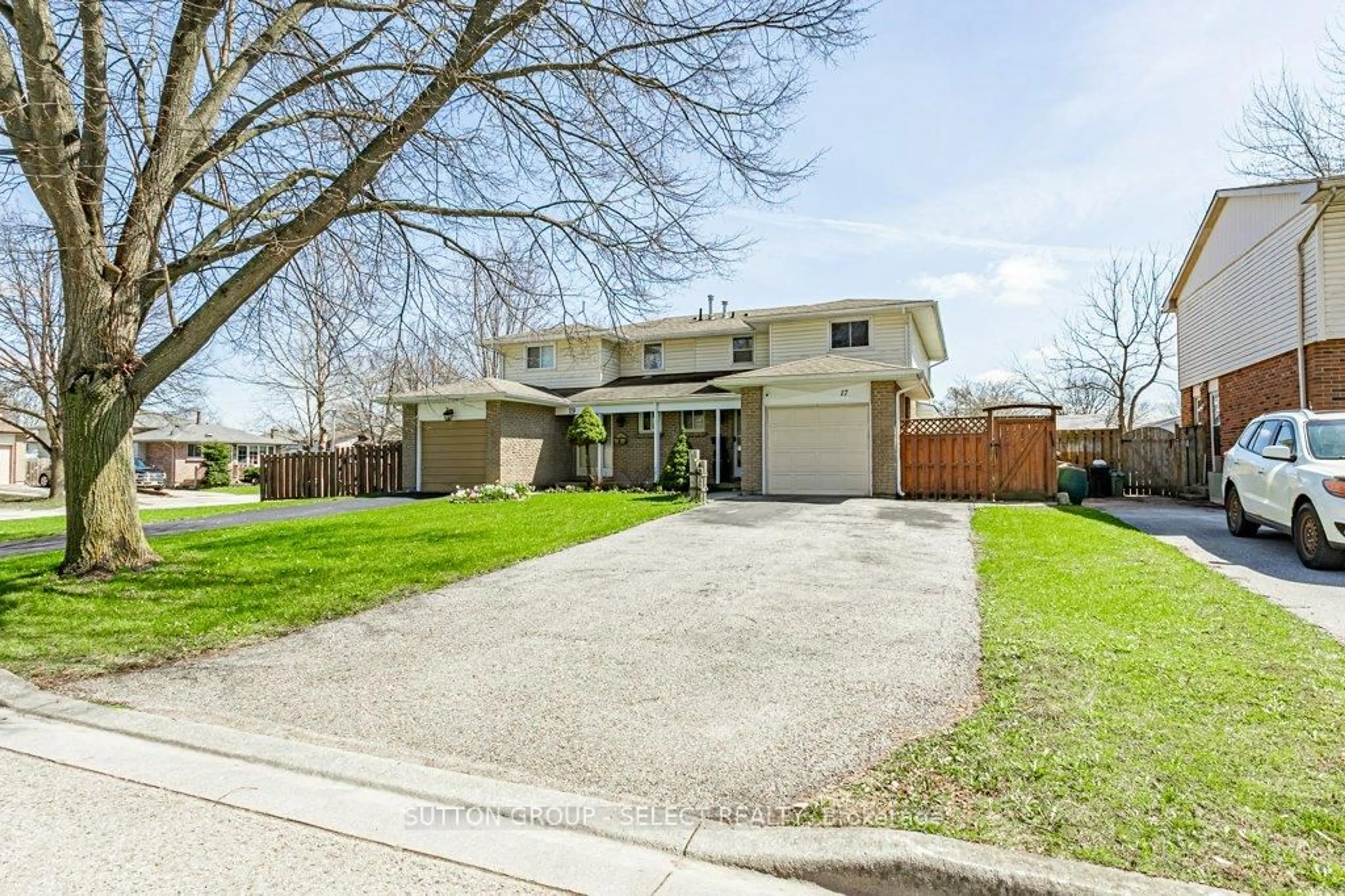 A pic from outside/outdoor area/front of a property/back of a property/a pic from drone, street for 17 ACTON Cres, London South Ontario N6E 1W6