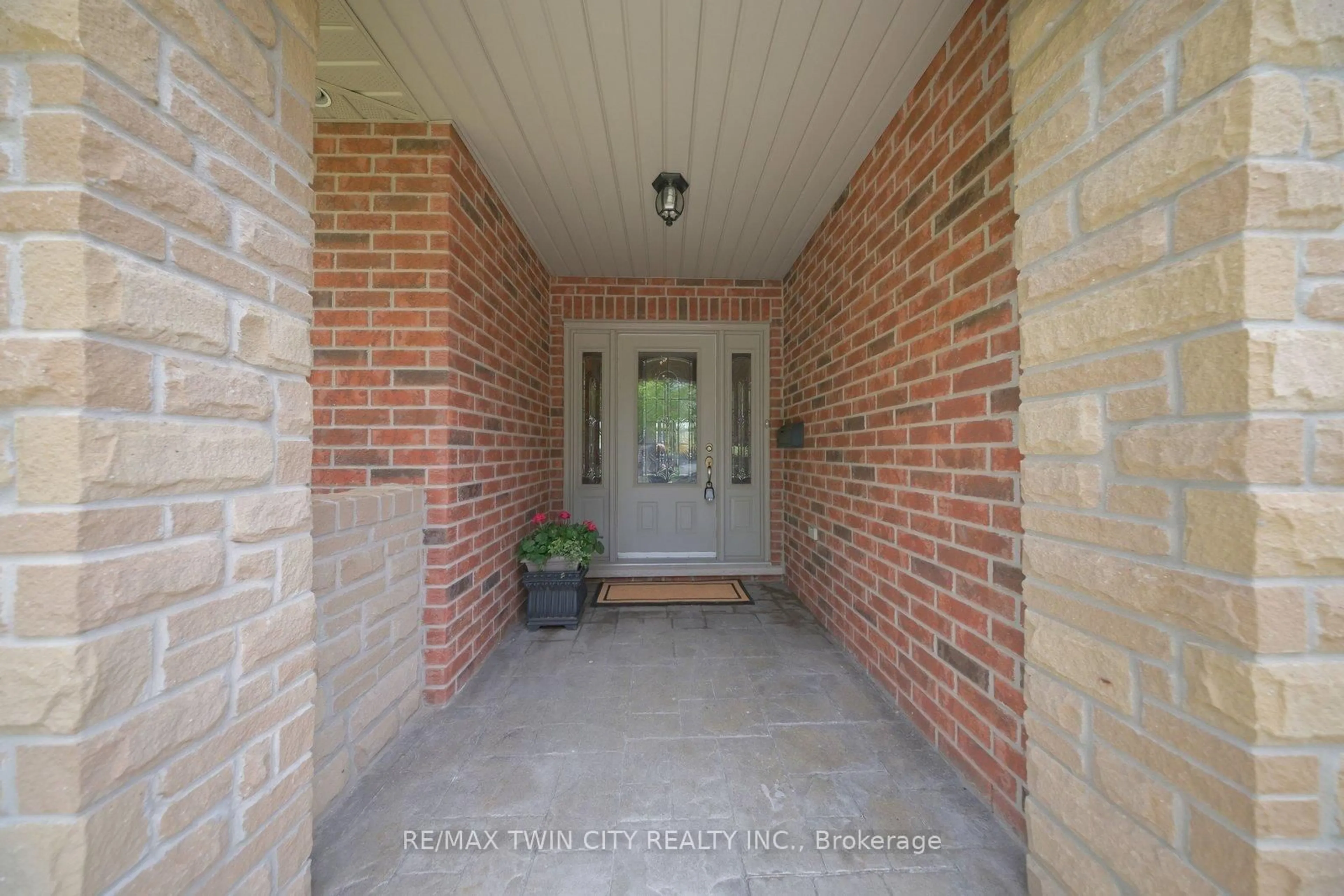 Unknown for 74 Franklin St, Brantford Ontario N3R 1T4
