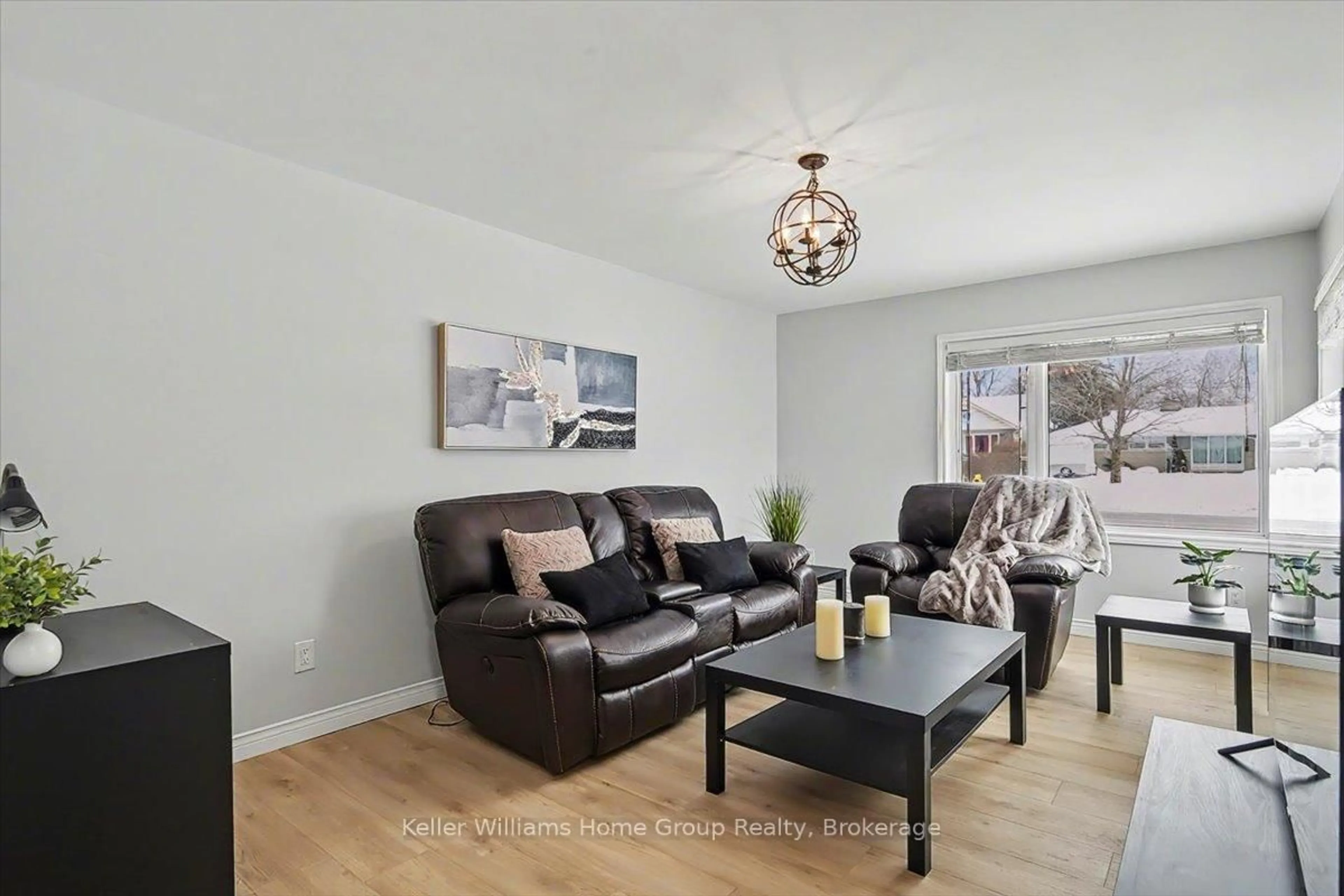 Living room with furniture, wood/laminate floor for 1520 Concession Rd, Cambridge Ontario N3H 4L9